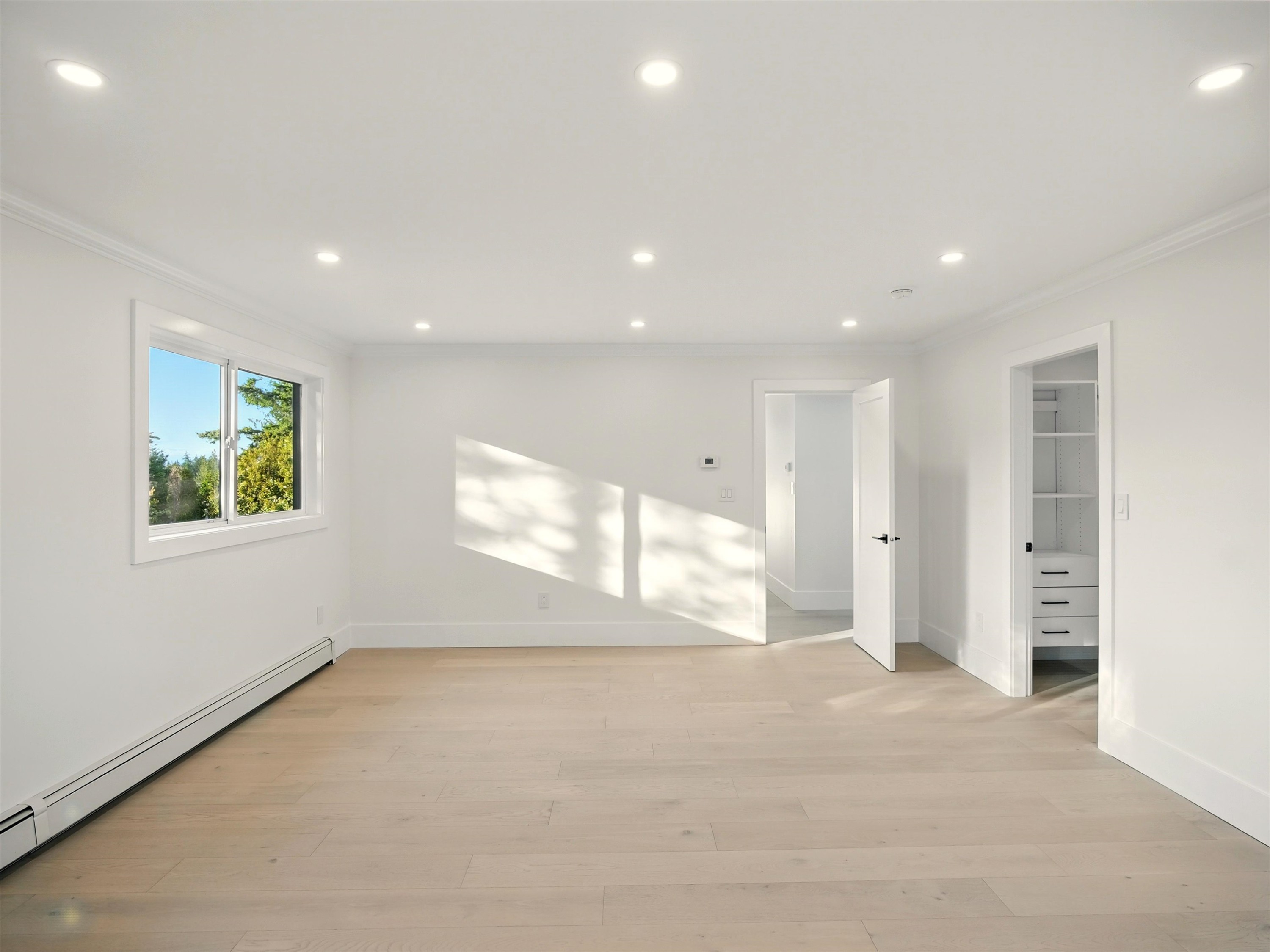 









6230


Summit

Avenue,
West Vancouver,




BC
V7W 1Y2

