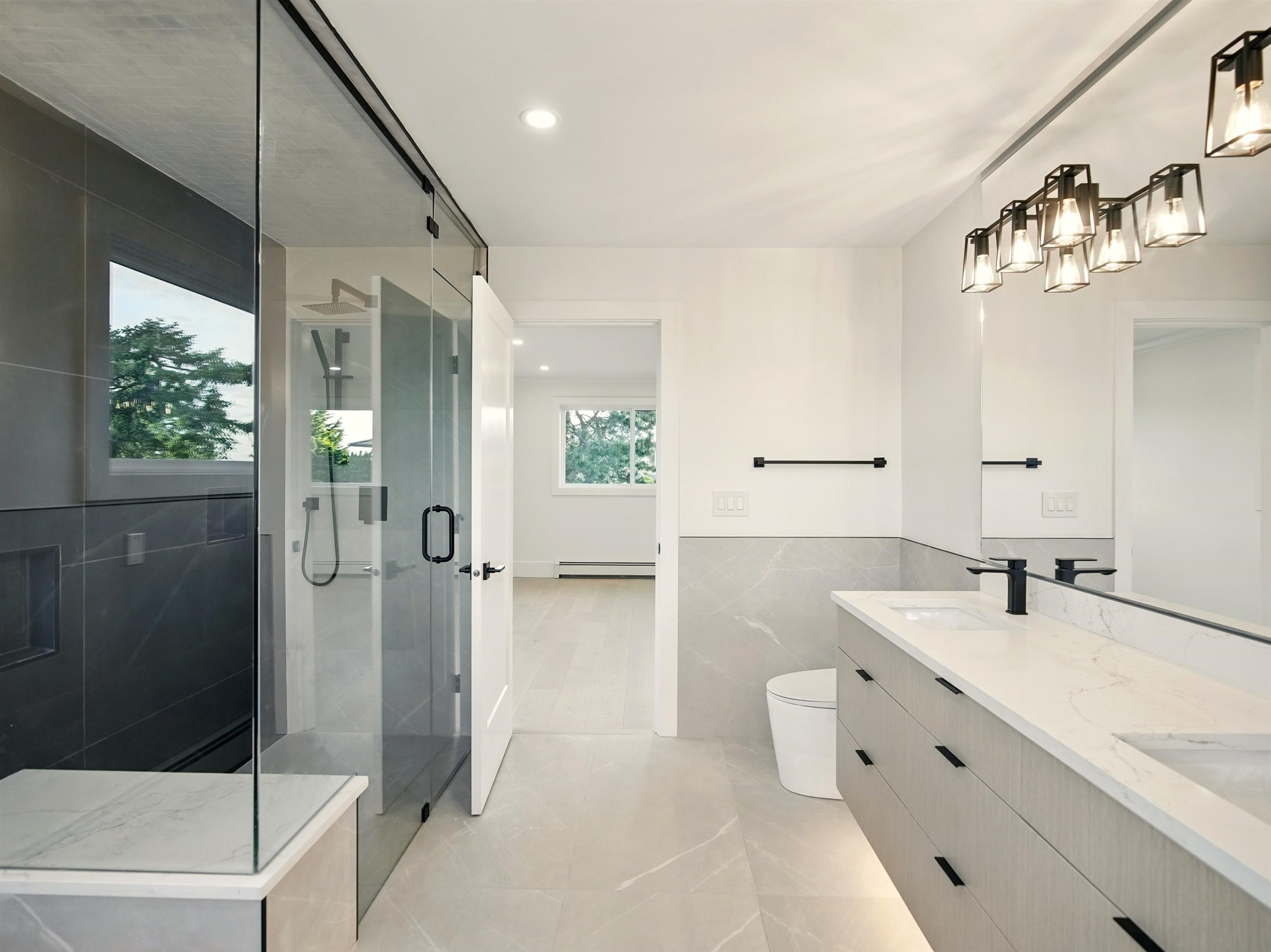 









6230


Summit

Avenue,
West Vancouver,




BC
V7W 1Y2

