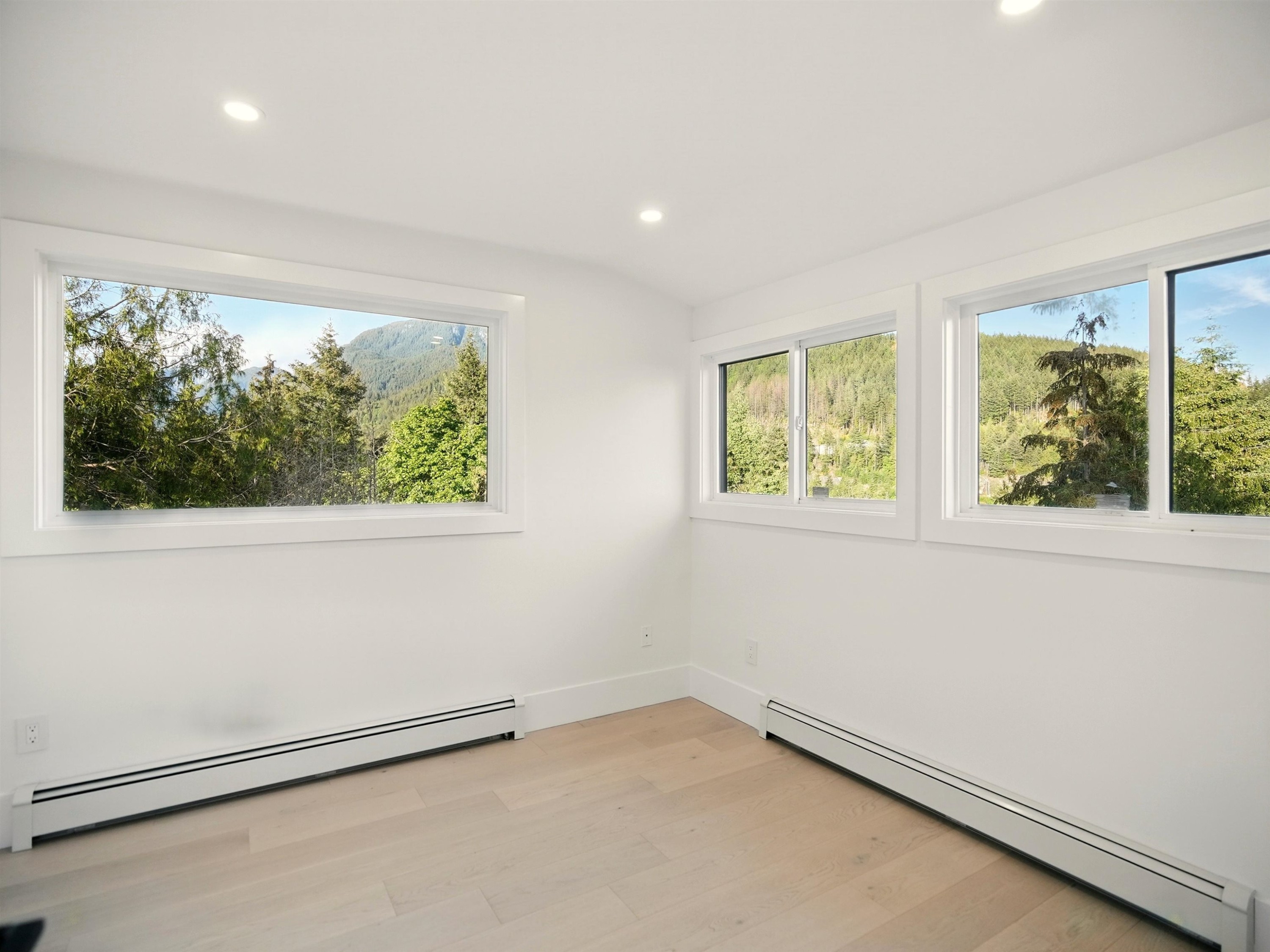 









6230


Summit

Avenue,
West Vancouver,




BC
V7W 1Y2

