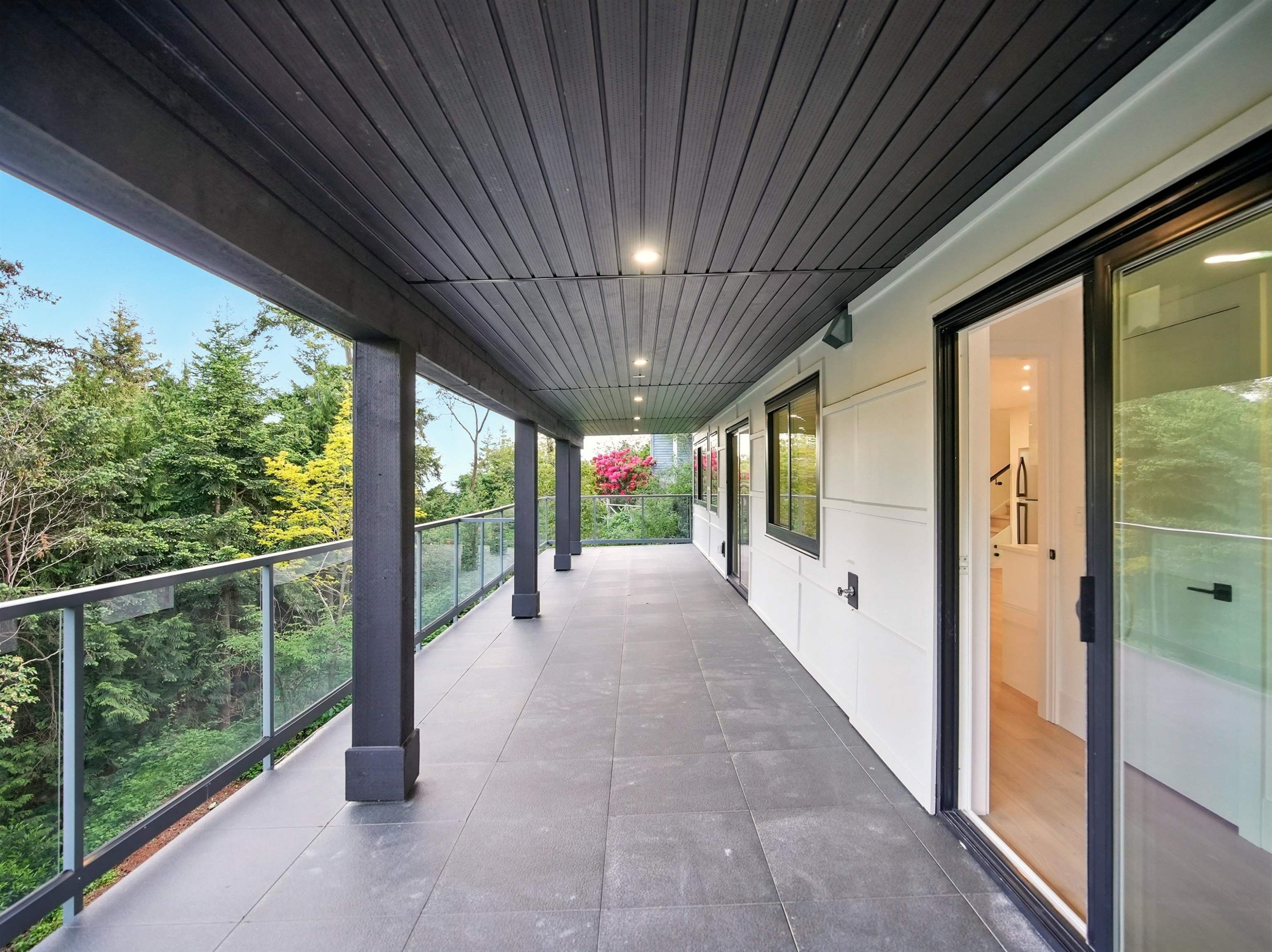 









6230


Summit

Avenue,
West Vancouver,




BC
V7W 1Y2

