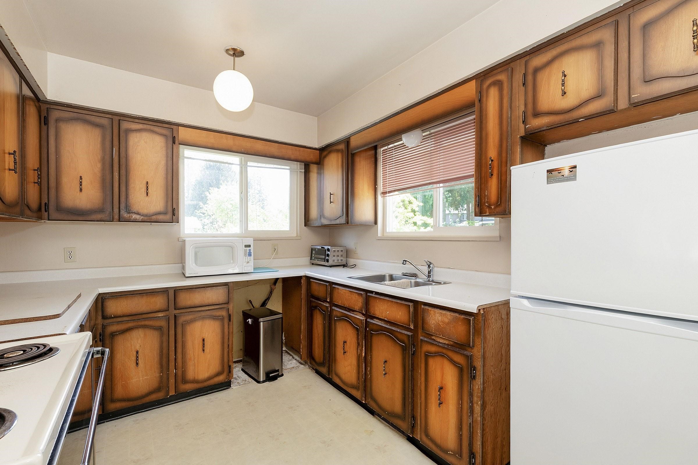 









640


Colinet

Street,
Coquitlam,




BC
V3J 4X1

