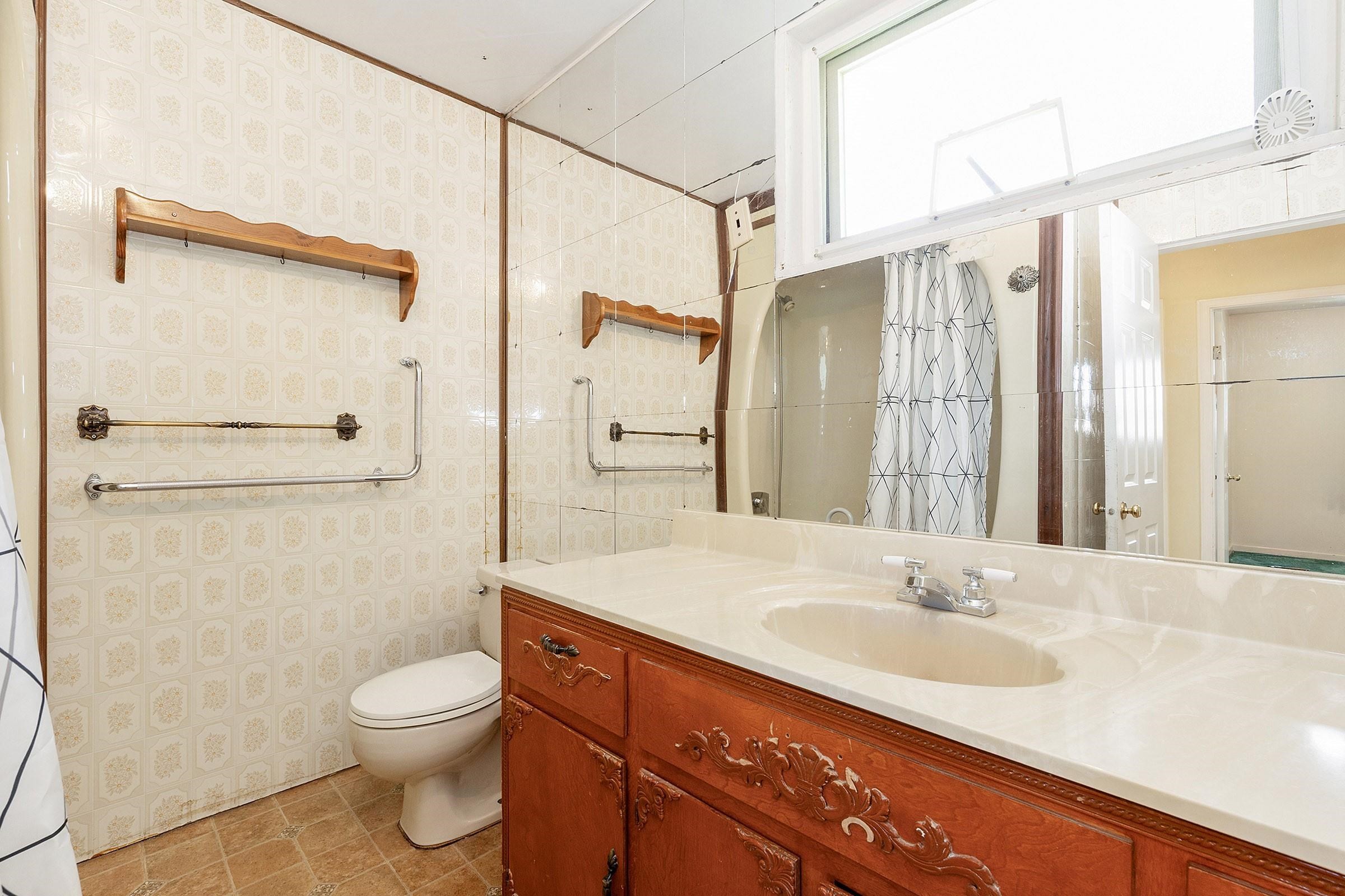 









640


Colinet

Street,
Coquitlam,




BC
V3J 4X1

