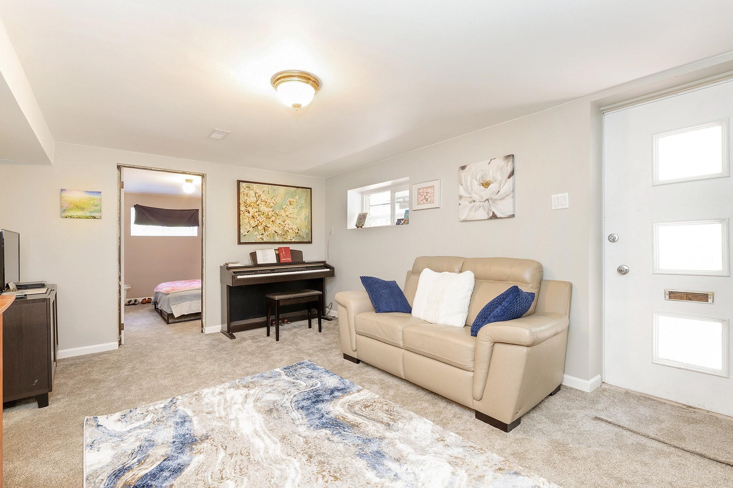 









640


Colinet

Street,
Coquitlam,




BC
V3J 4X1


