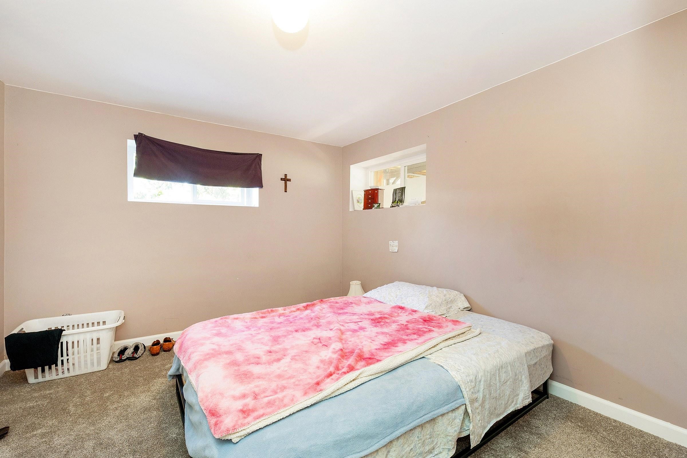 









640


Colinet

Street,
Coquitlam,




BC
V3J 4X1

