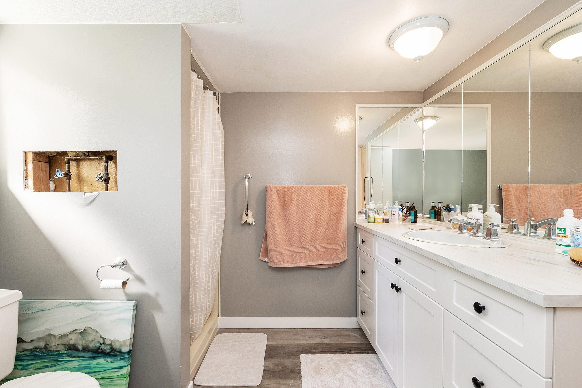 









640


Colinet

Street,
Coquitlam,




BC
V3J 4X1

