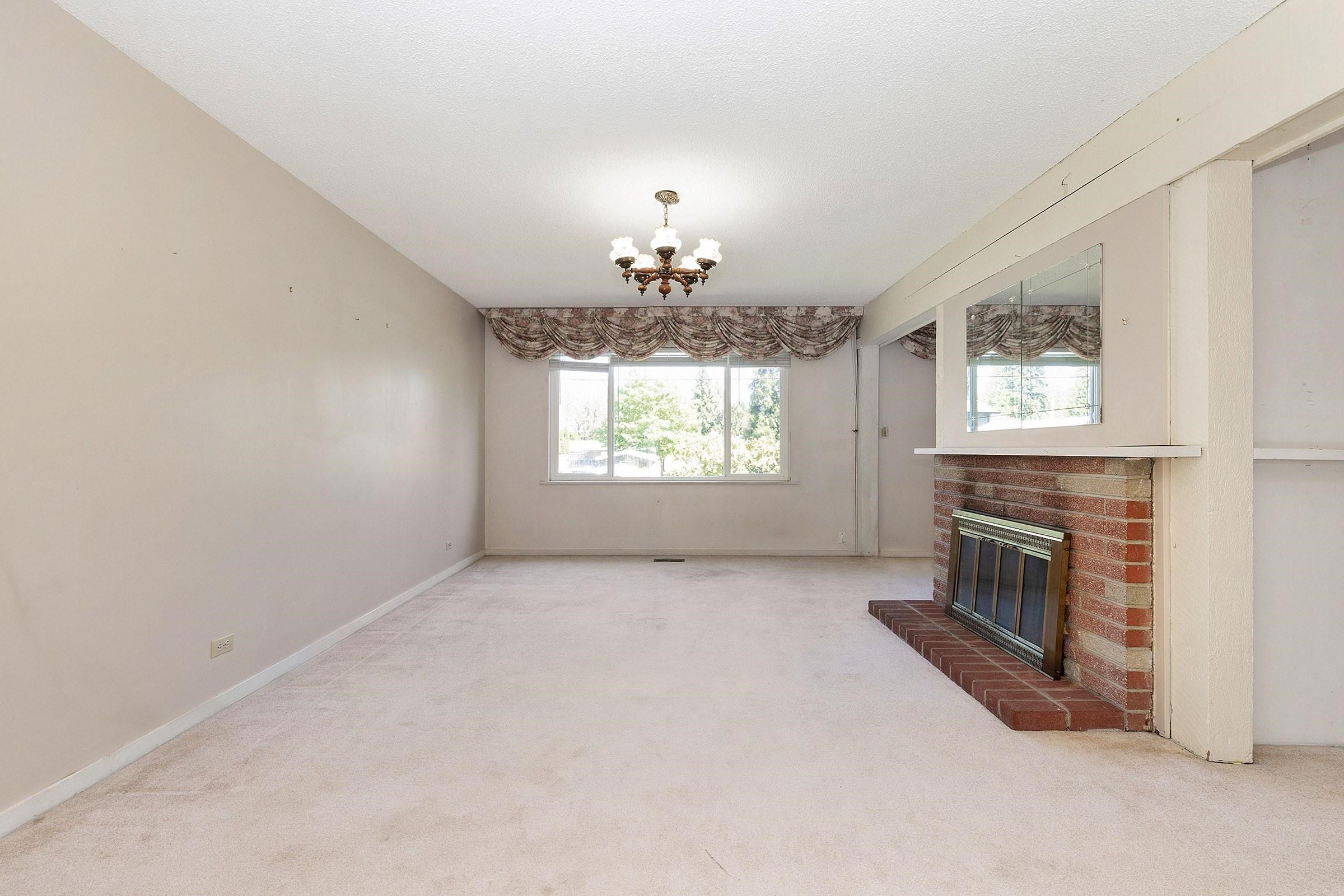 









640


Colinet

Street,
Coquitlam,




BC
V3J 4X1

