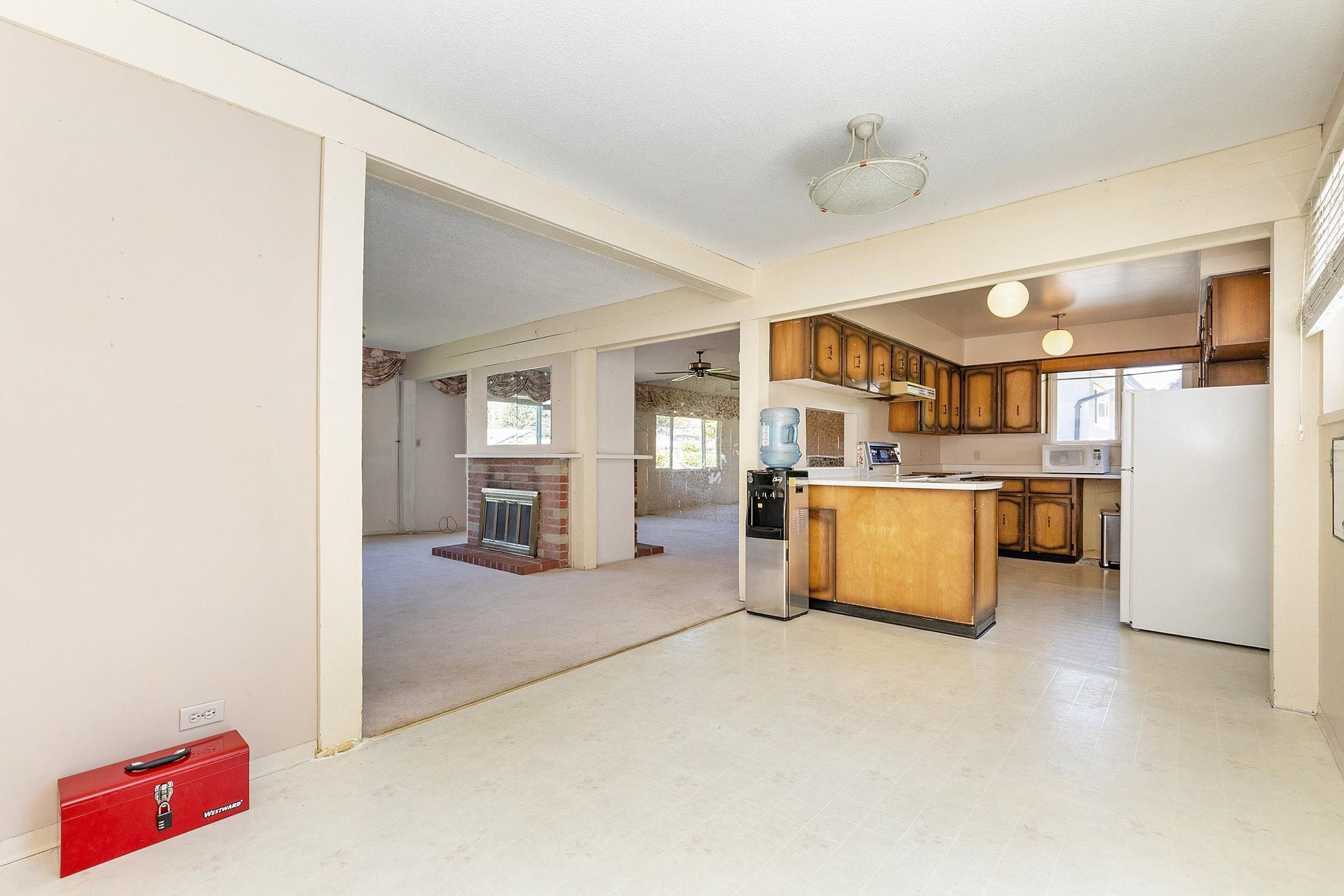 









640


Colinet

Street,
Coquitlam,




BC
V3J 4X1


