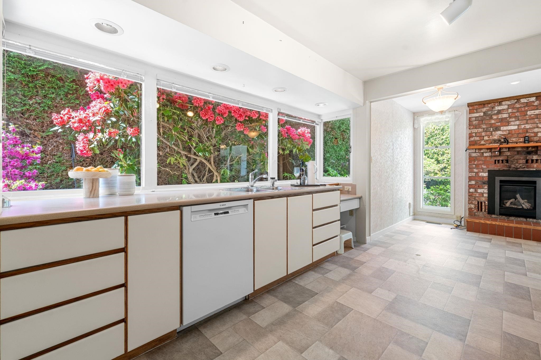 









2698


Newmarket

Drive,
North Vancouver,




BC
V7R 2T4


