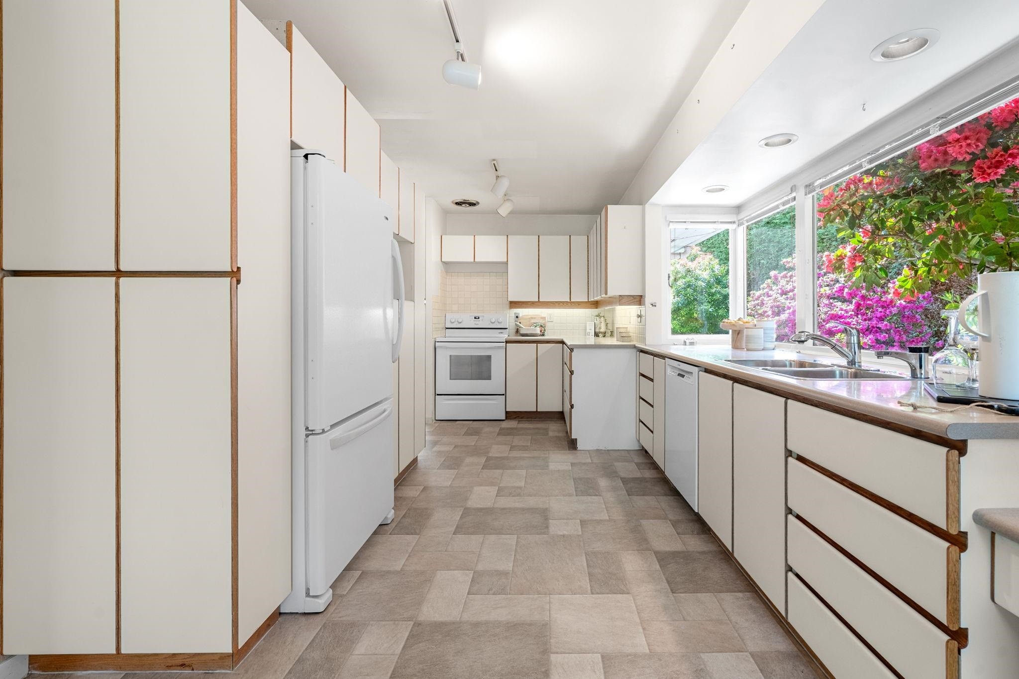 









2698


Newmarket

Drive,
North Vancouver,




BC
V7R 2T4

