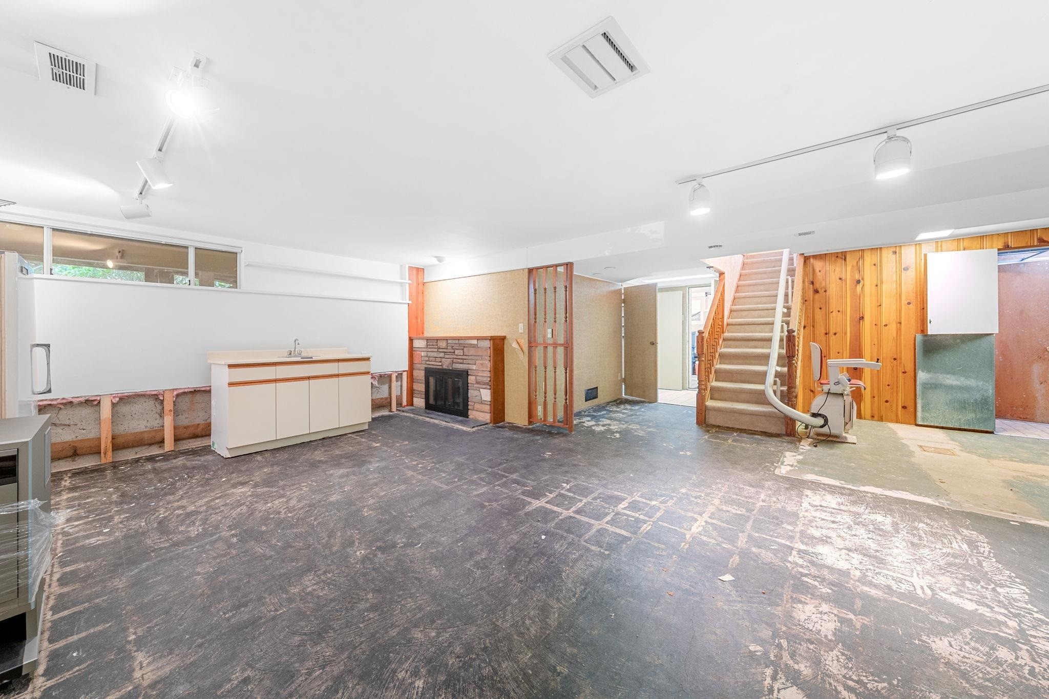 









2698


Newmarket

Drive,
North Vancouver,




BC
V7R 2T4

