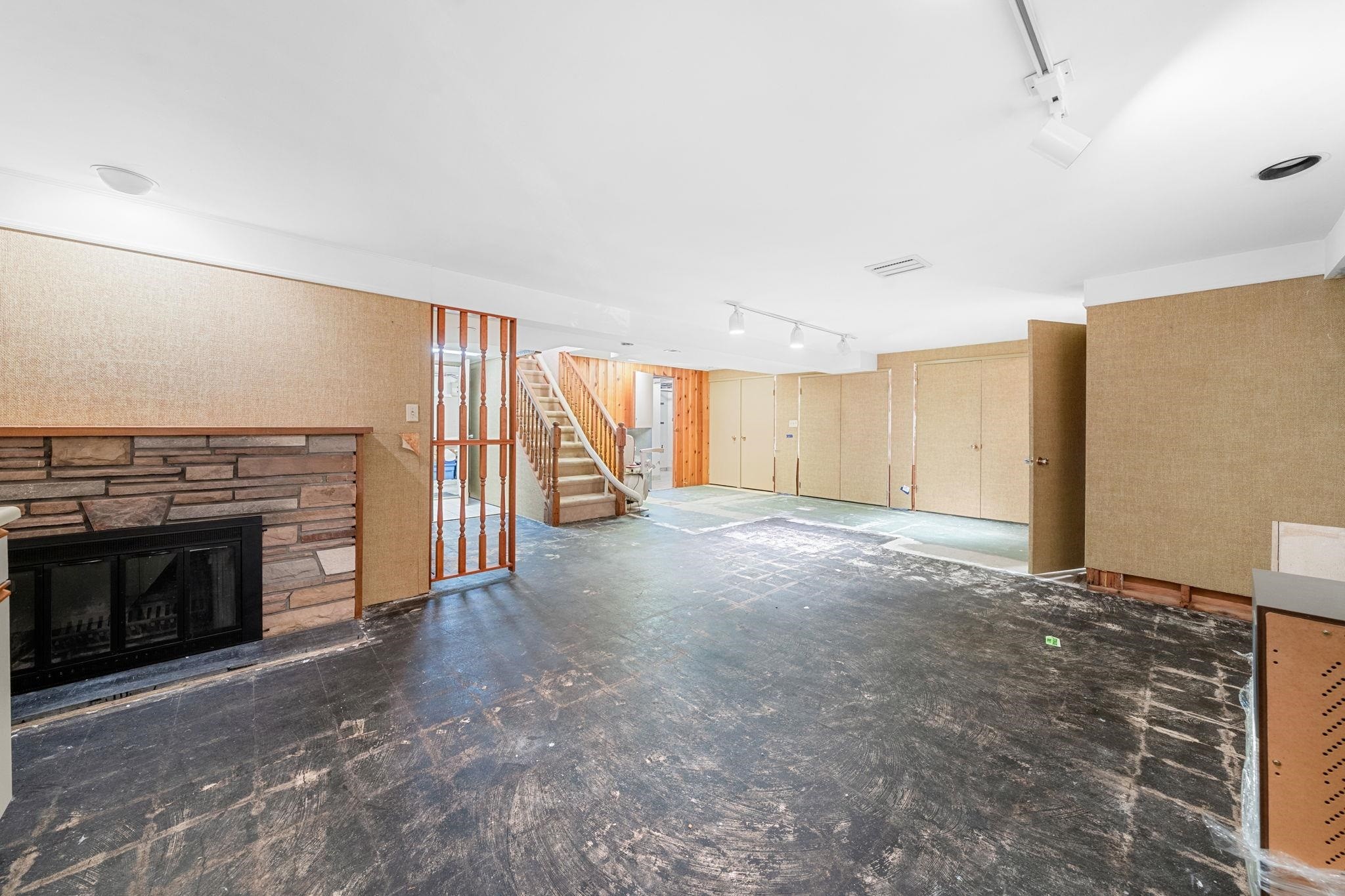 









2698


Newmarket

Drive,
North Vancouver,




BC
V7R 2T4

