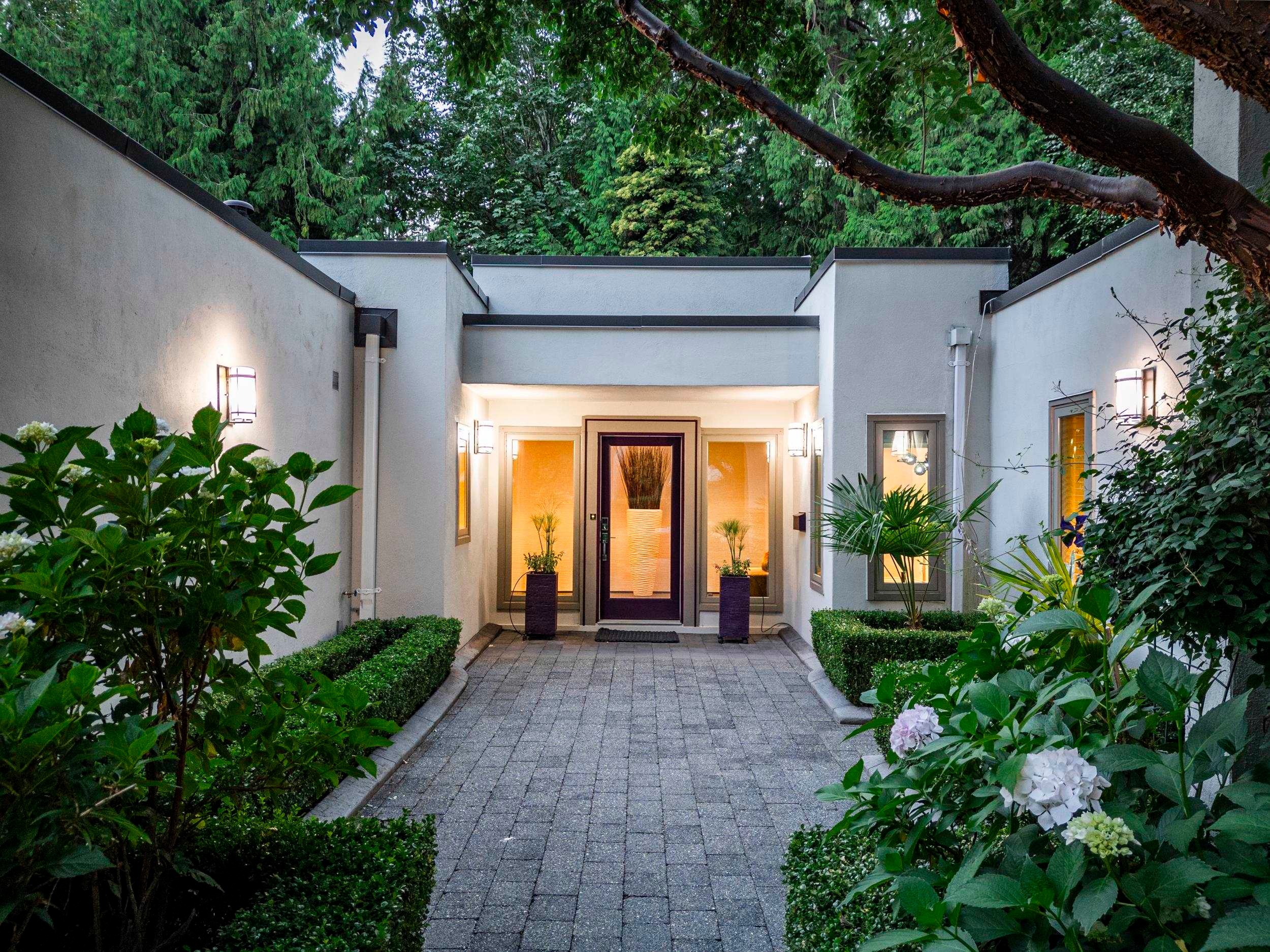 









4386


Keith

Road,
West Vancouver,




BC
V7W 2M2

