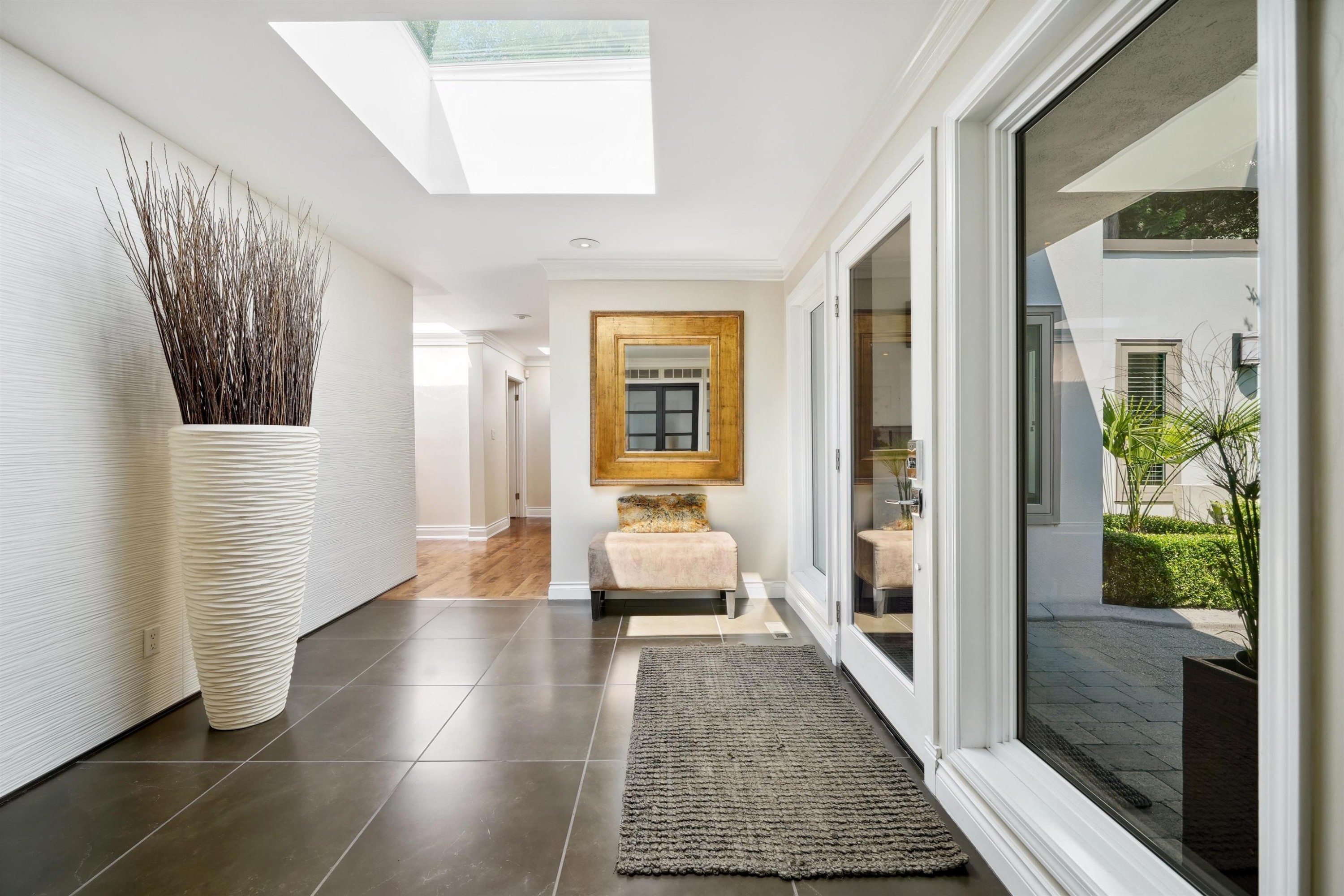 









4386


Keith

Road,
West Vancouver,




BC
V7W 2M2

