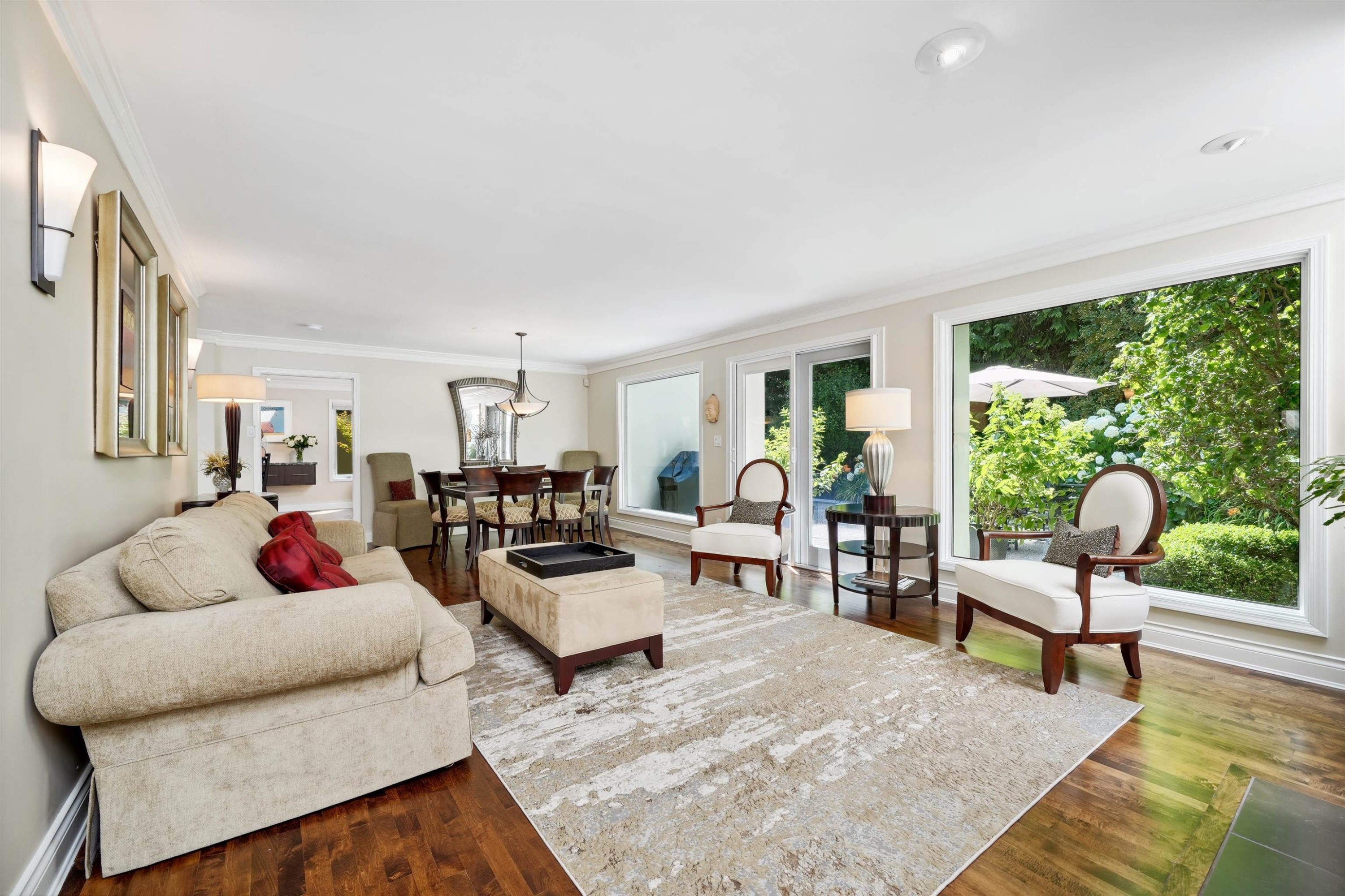 









4386


Keith

Road,
West Vancouver,




BC
V7W 2M2

