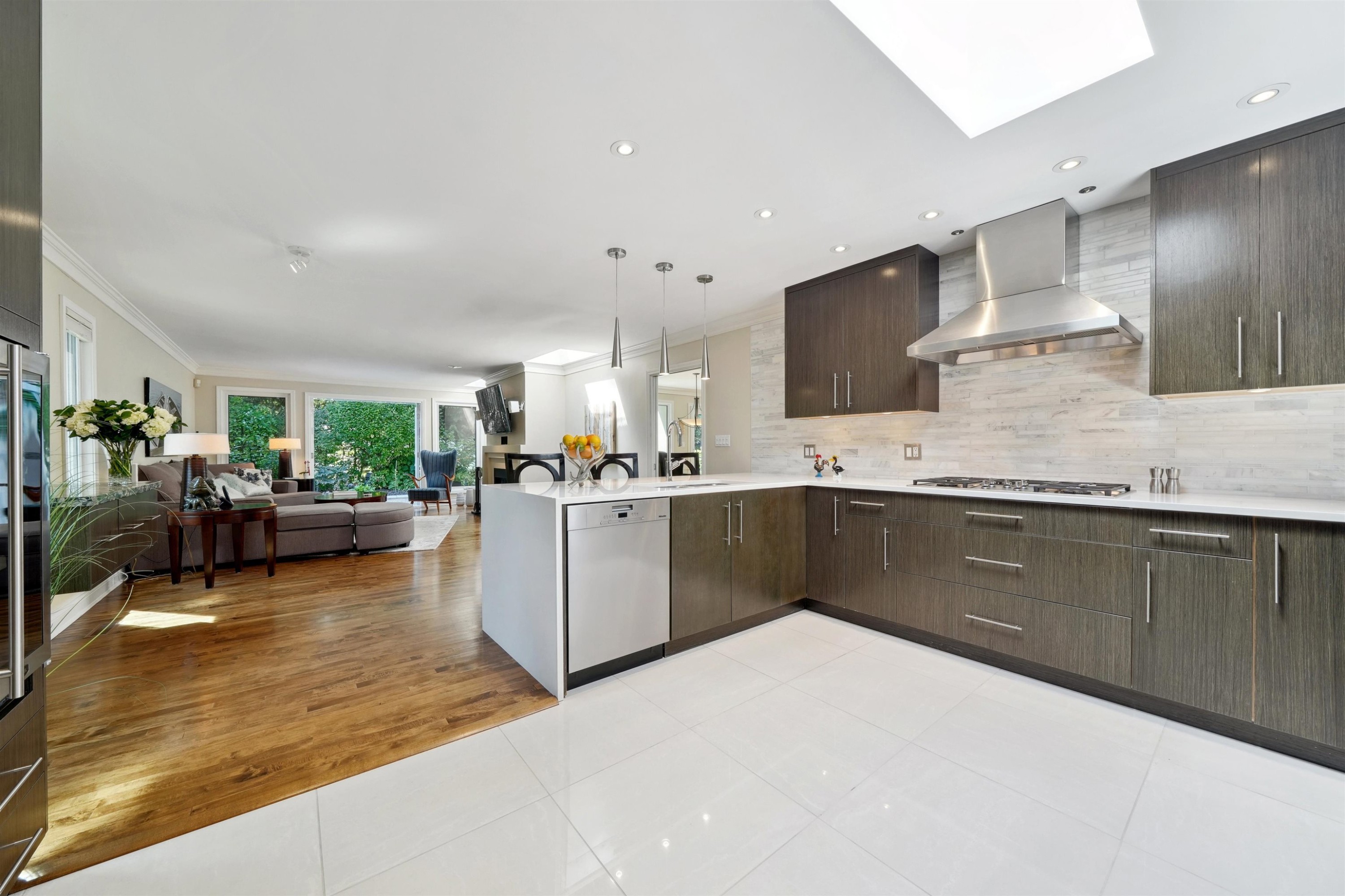 









4386


Keith

Road,
West Vancouver,




BC
V7W 2M2

