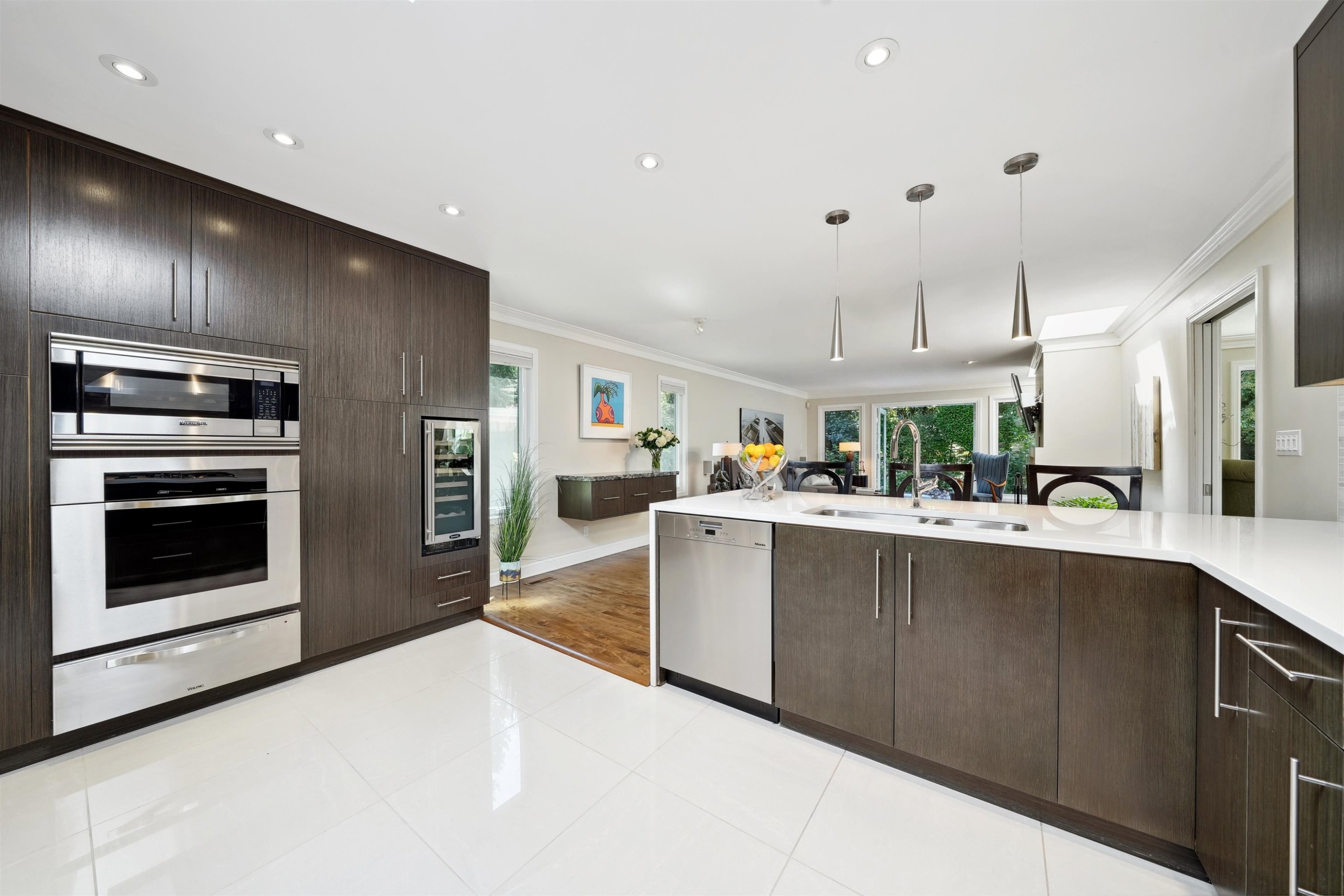 









4386


Keith

Road,
West Vancouver,




BC
V7W 2M2

