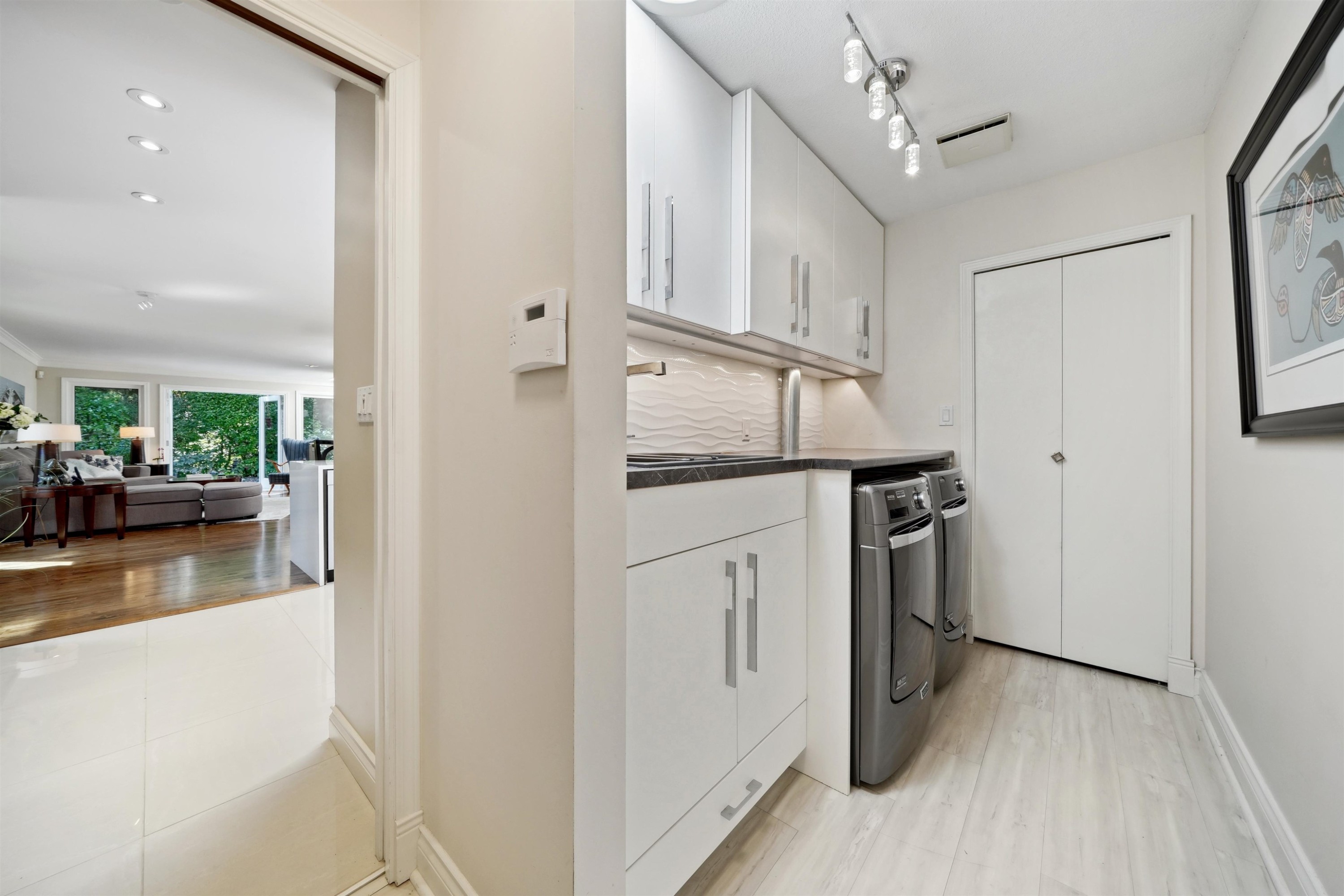 









4386


Keith

Road,
West Vancouver,




BC
V7W 2M2

