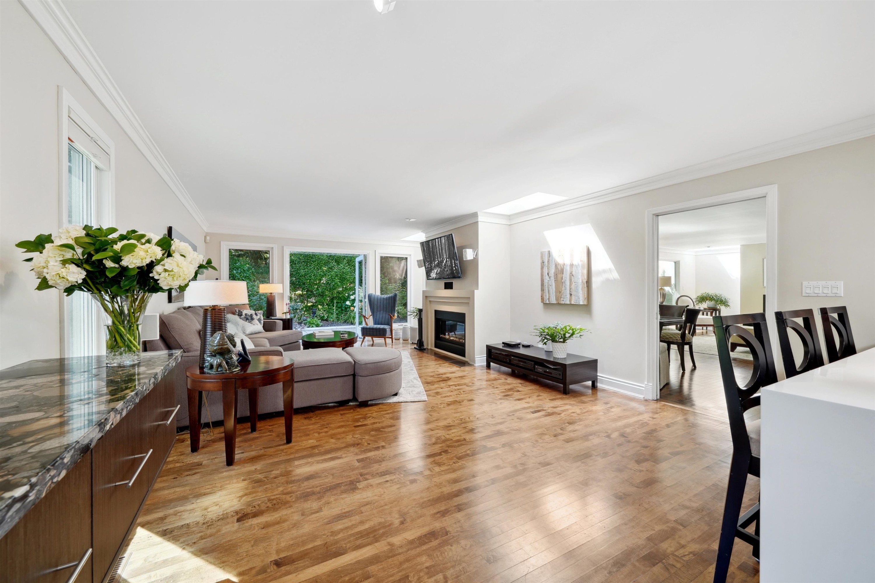 









4386


Keith

Road,
West Vancouver,




BC
V7W 2M2

