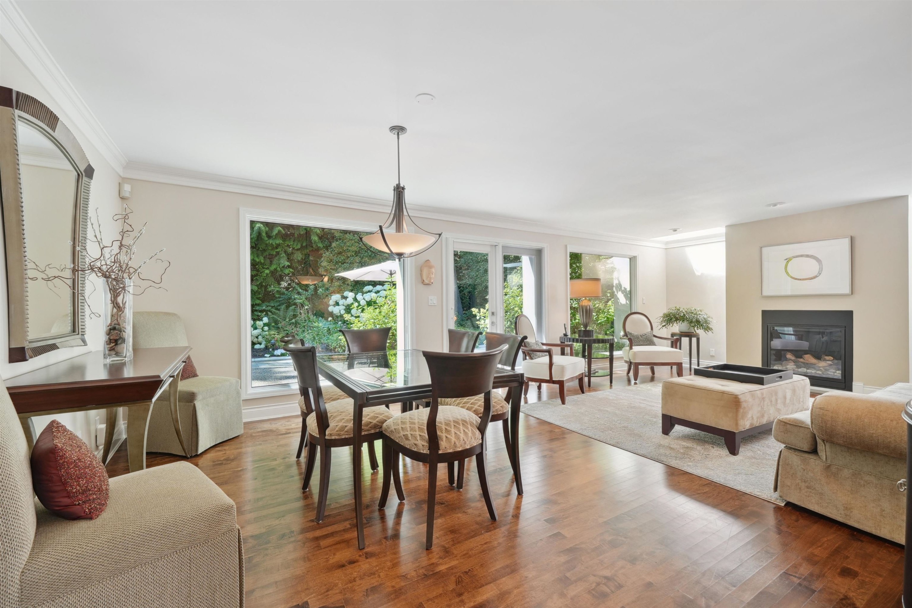 









4386


Keith

Road,
West Vancouver,




BC
V7W 2M2

