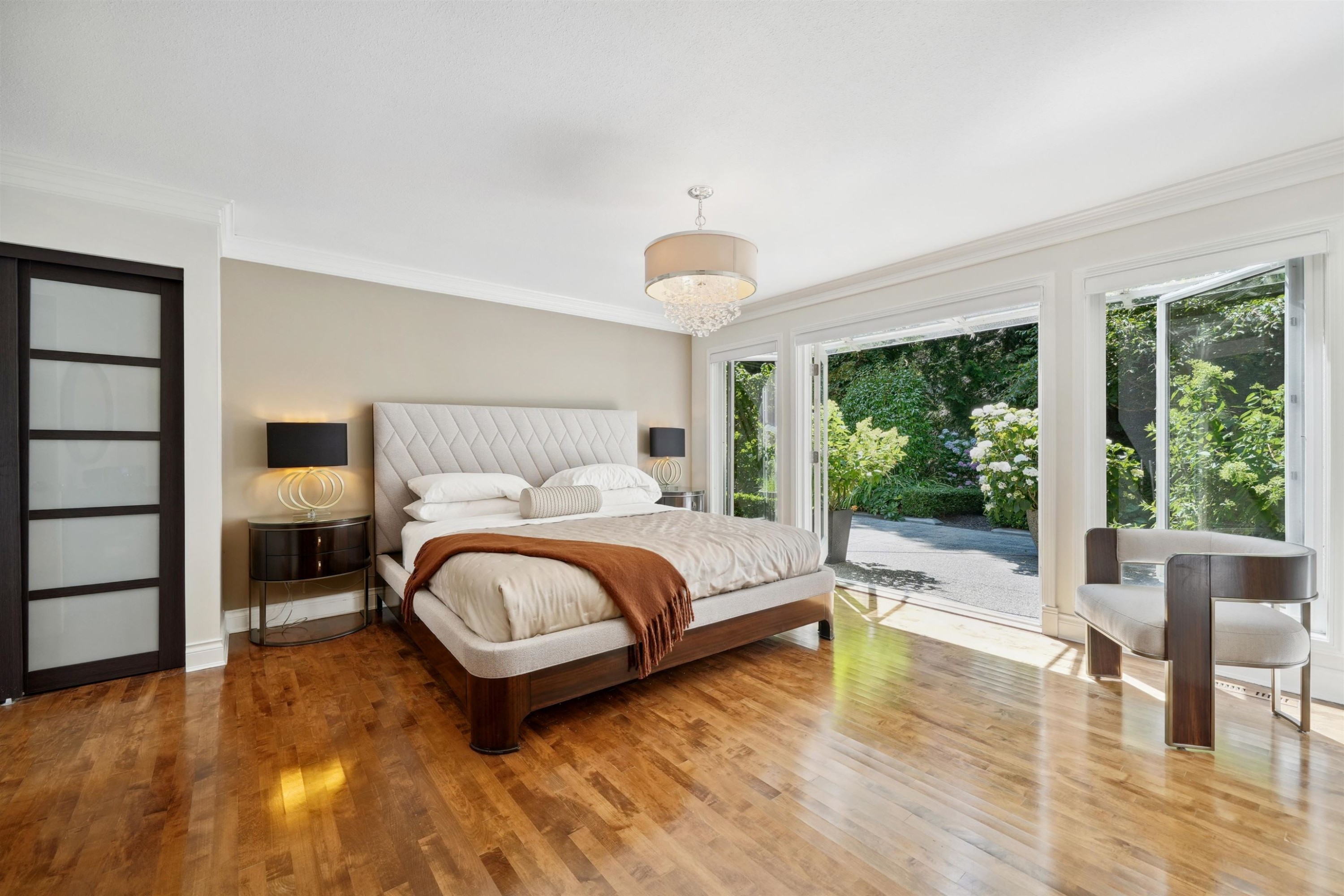 









4386


Keith

Road,
West Vancouver,




BC
V7W 2M2

