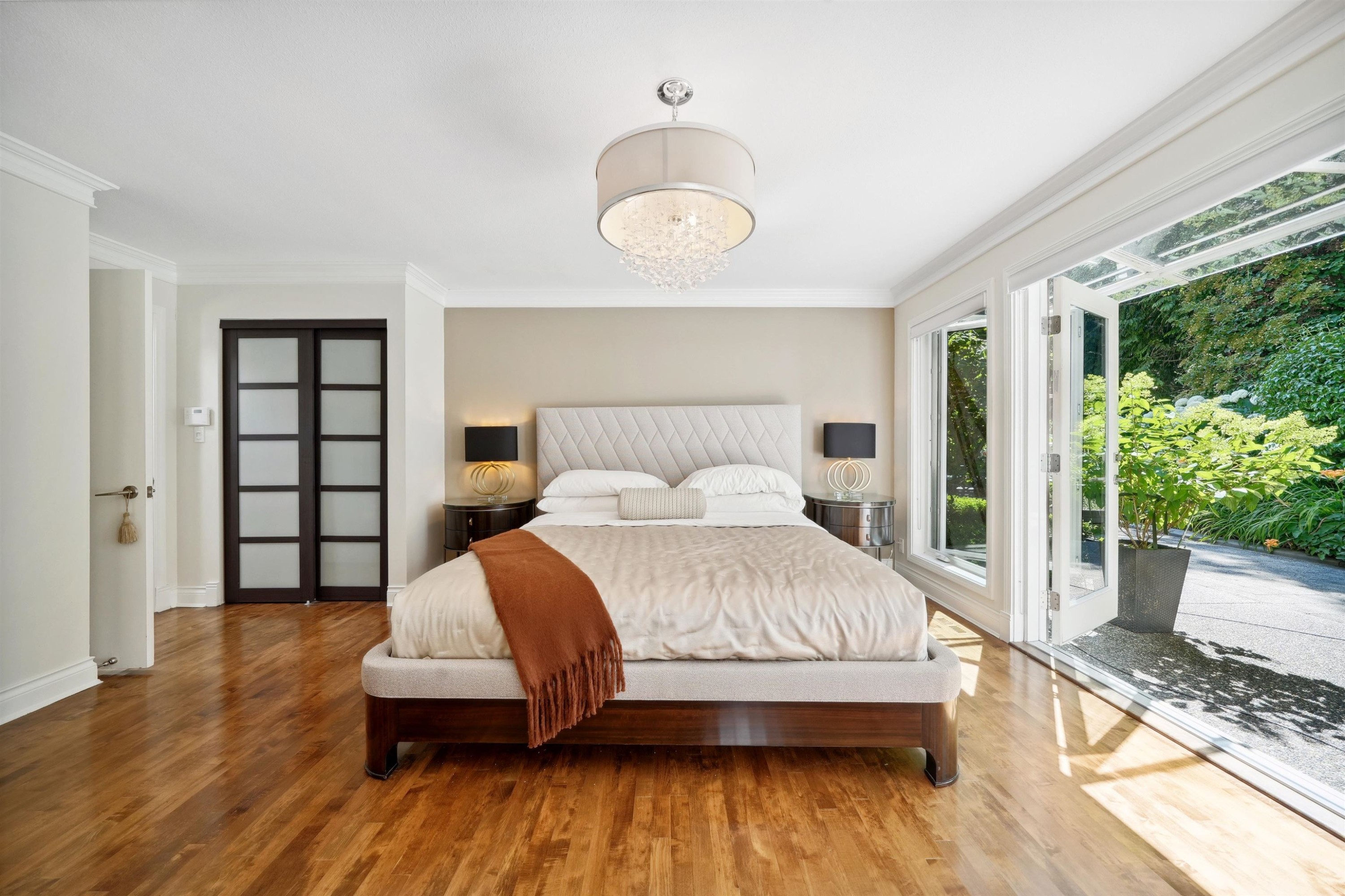 









4386


Keith

Road,
West Vancouver,




BC
V7W 2M2

