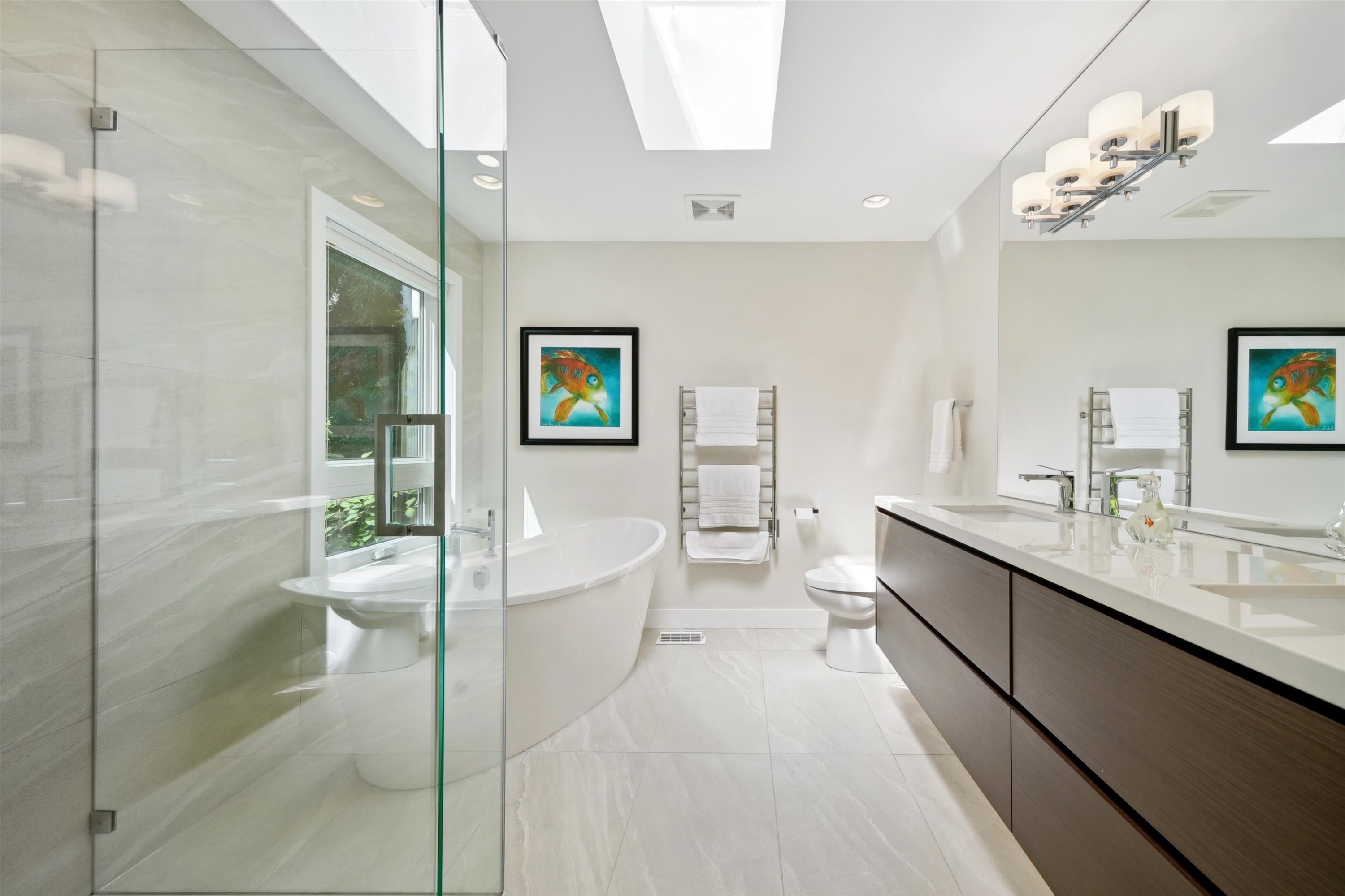 









4386


Keith

Road,
West Vancouver,




BC
V7W 2M2

