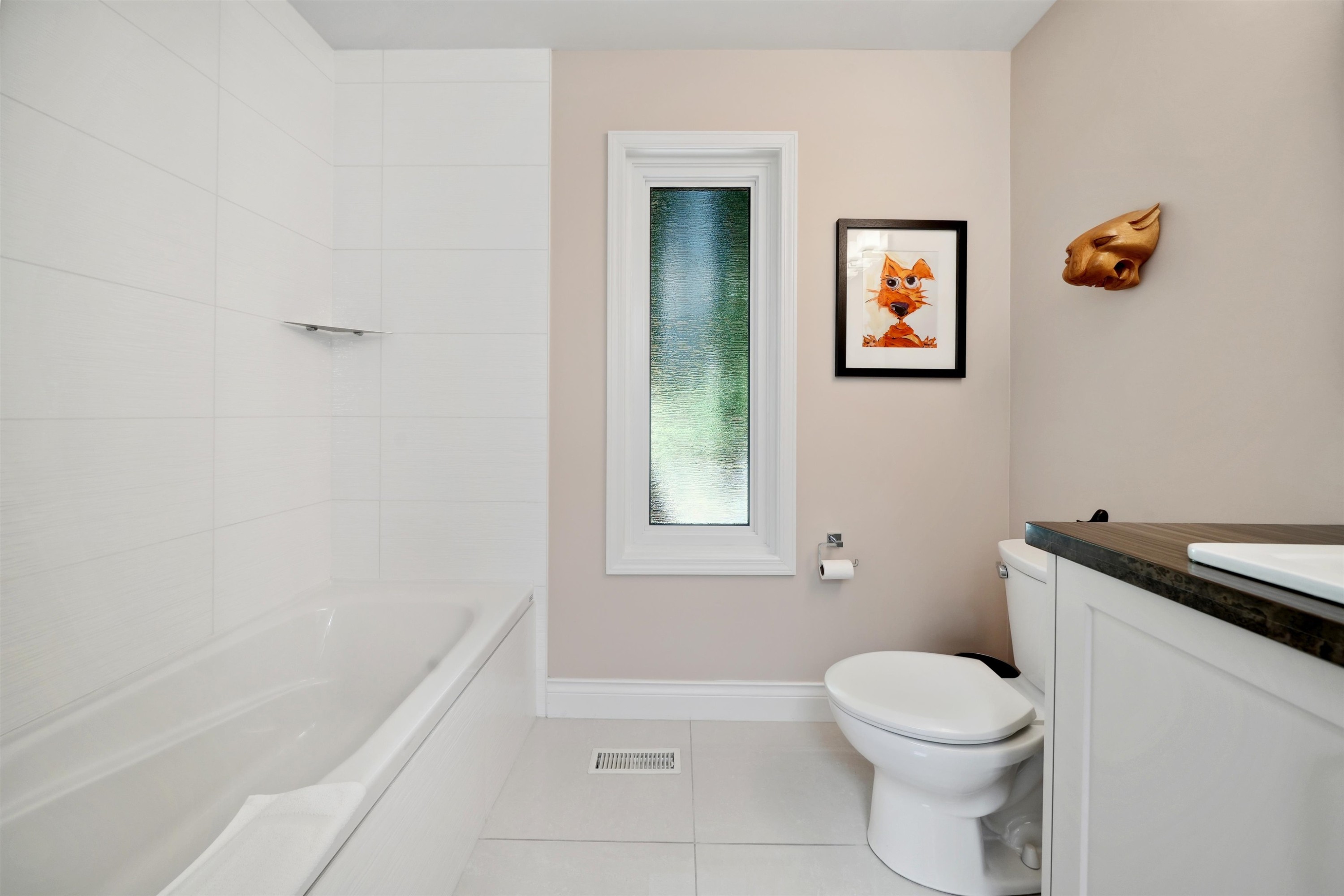 









4386


Keith

Road,
West Vancouver,




BC
V7W 2M2


