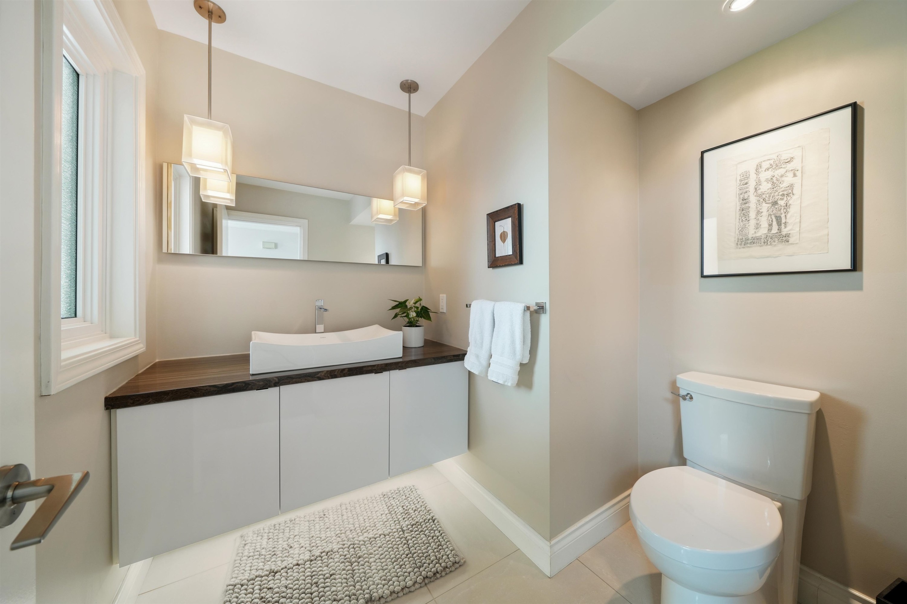 









4386


Keith

Road,
West Vancouver,




BC
V7W 2M2

