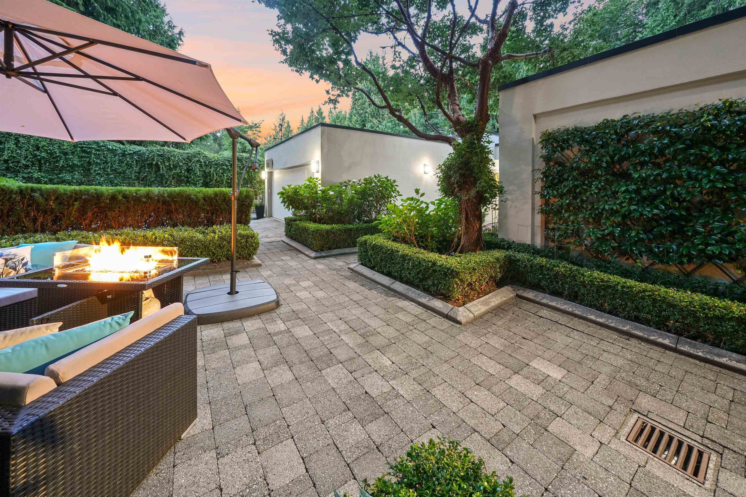 









4386


Keith

Road,
West Vancouver,




BC
V7W 2M2


