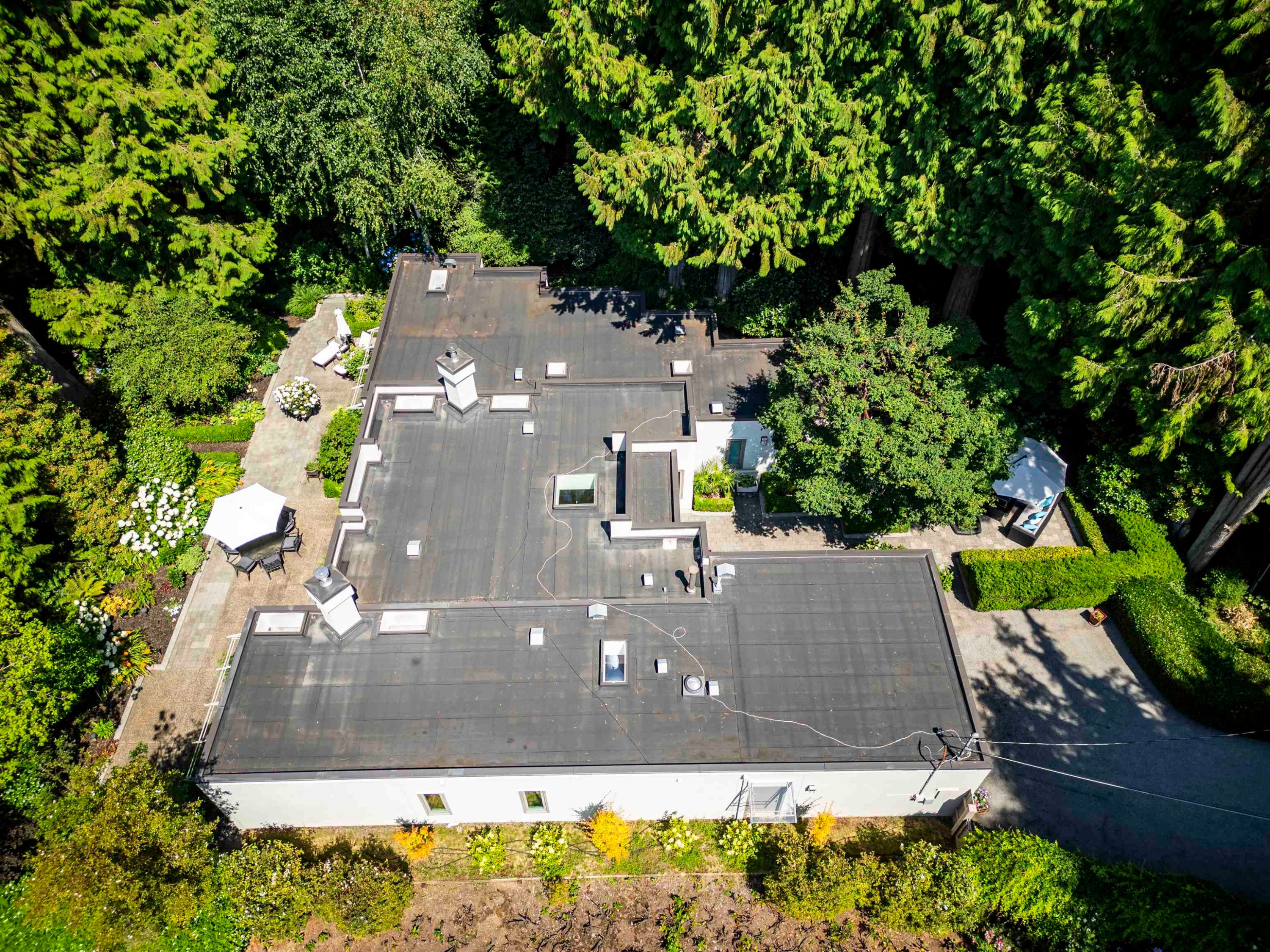 









4386


Keith

Road,
West Vancouver,




BC
V7W 2M2

