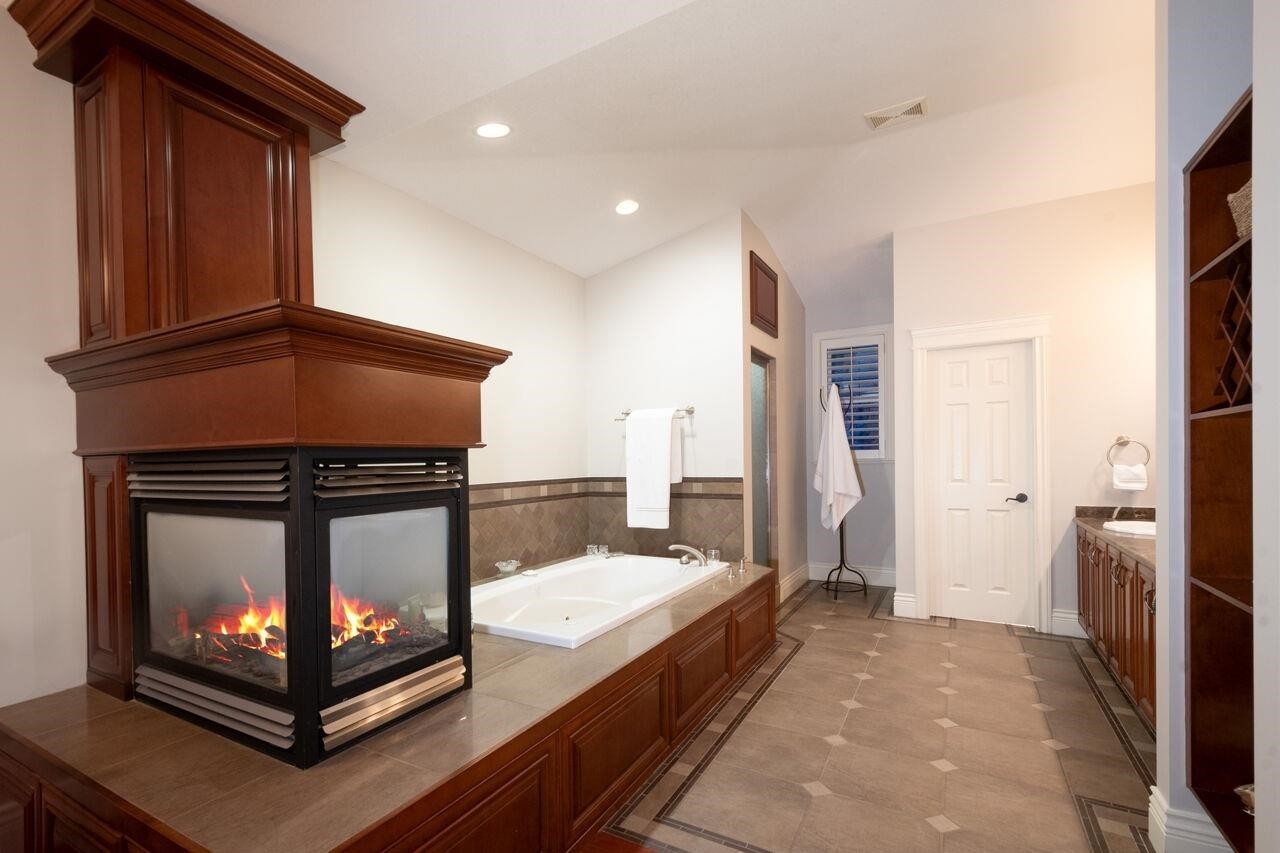 









3732


Marine

Avenue,
Belcarra,




BC
V3H 4R8

