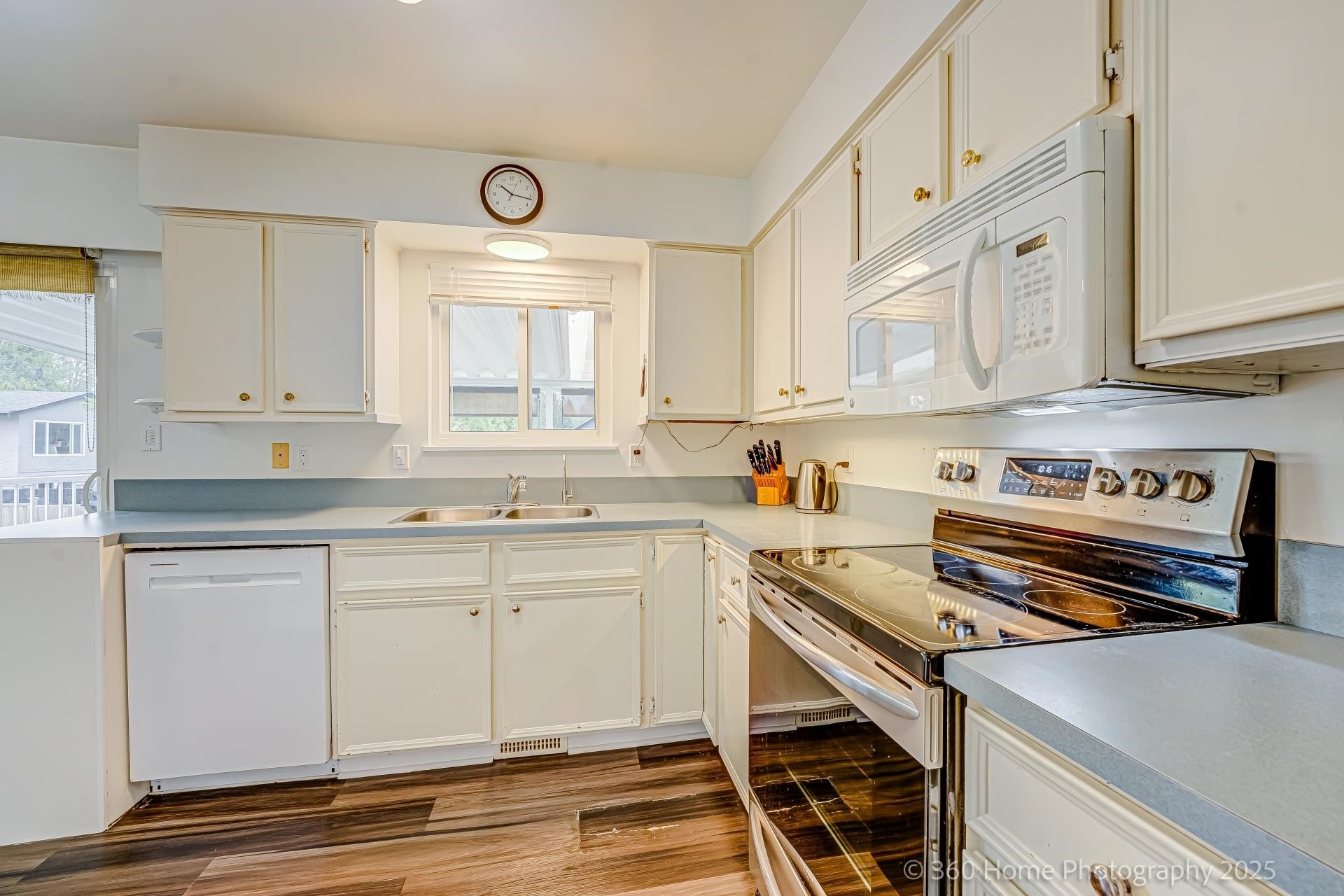 









3958


Coast Meridian

Road,
Port Coquitlam,




BC
V3B 3P4

