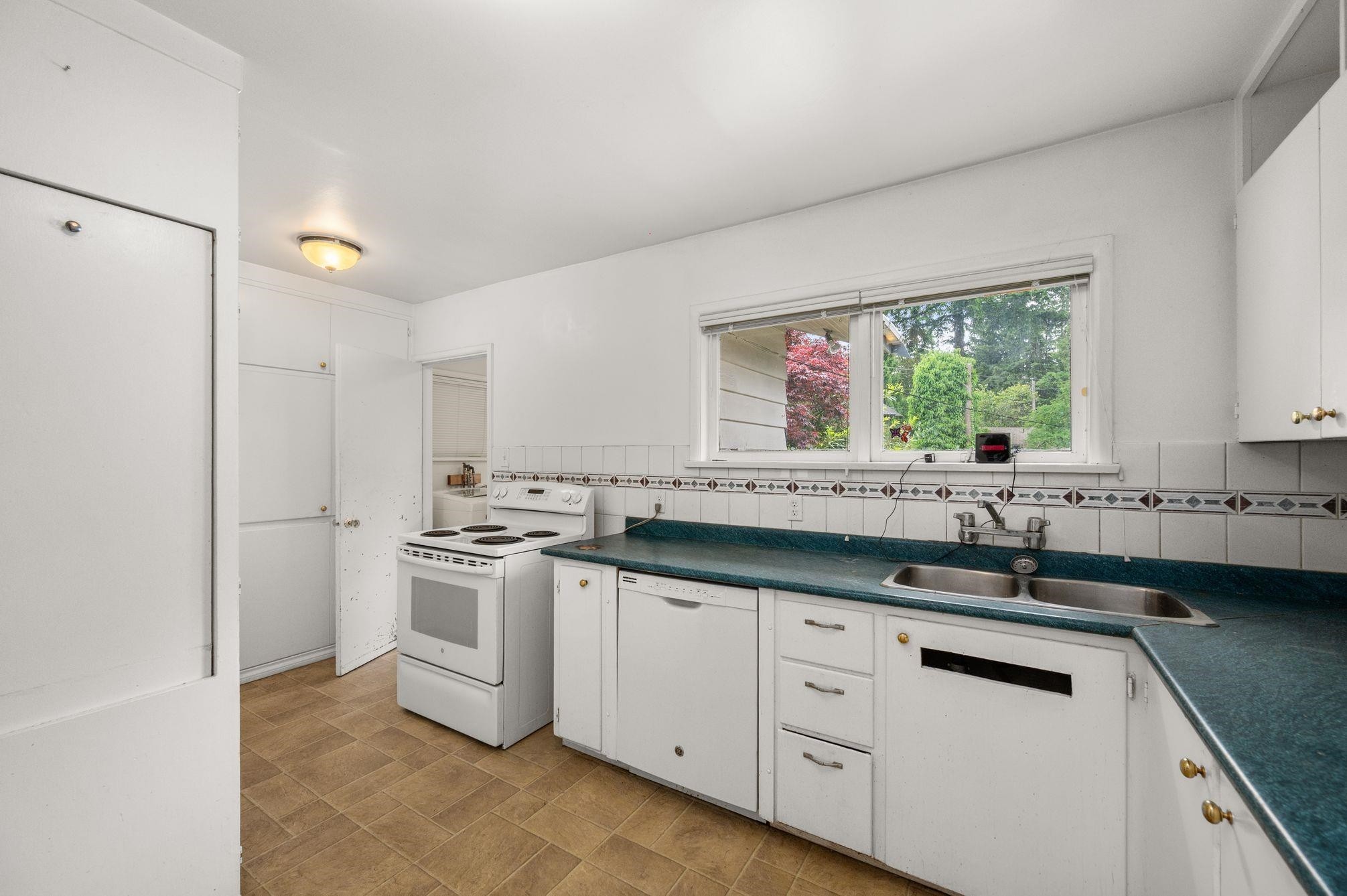 









765


Lynn Valley

Road,
North Vancouver,




BC
V7J 1Z5

