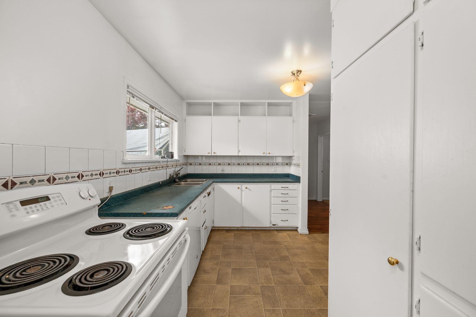 









765


Lynn Valley

Road,
North Vancouver,




BC
V7J 1Z5

