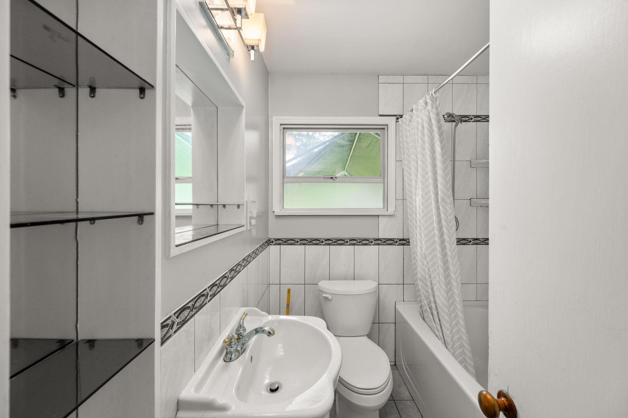 









765


Lynn Valley

Road,
North Vancouver,




BC
V7J 1Z5

