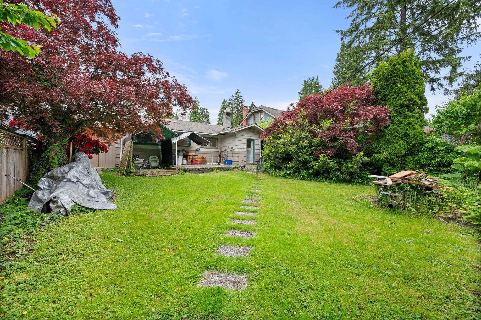 









765


Lynn Valley

Road,
North Vancouver,




BC
V7J 1Z5


