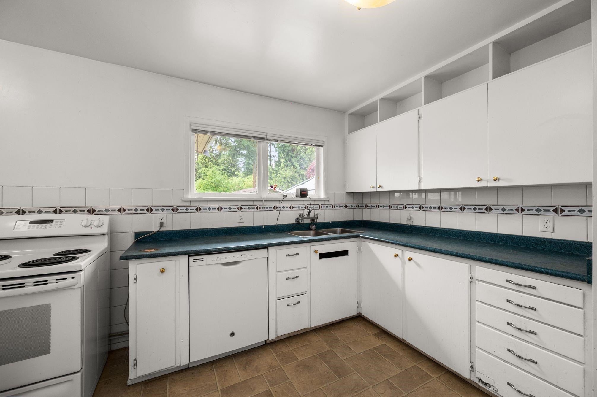 









765


Lynn Valley

Road,
North Vancouver,




BC
V7J 1Z5

