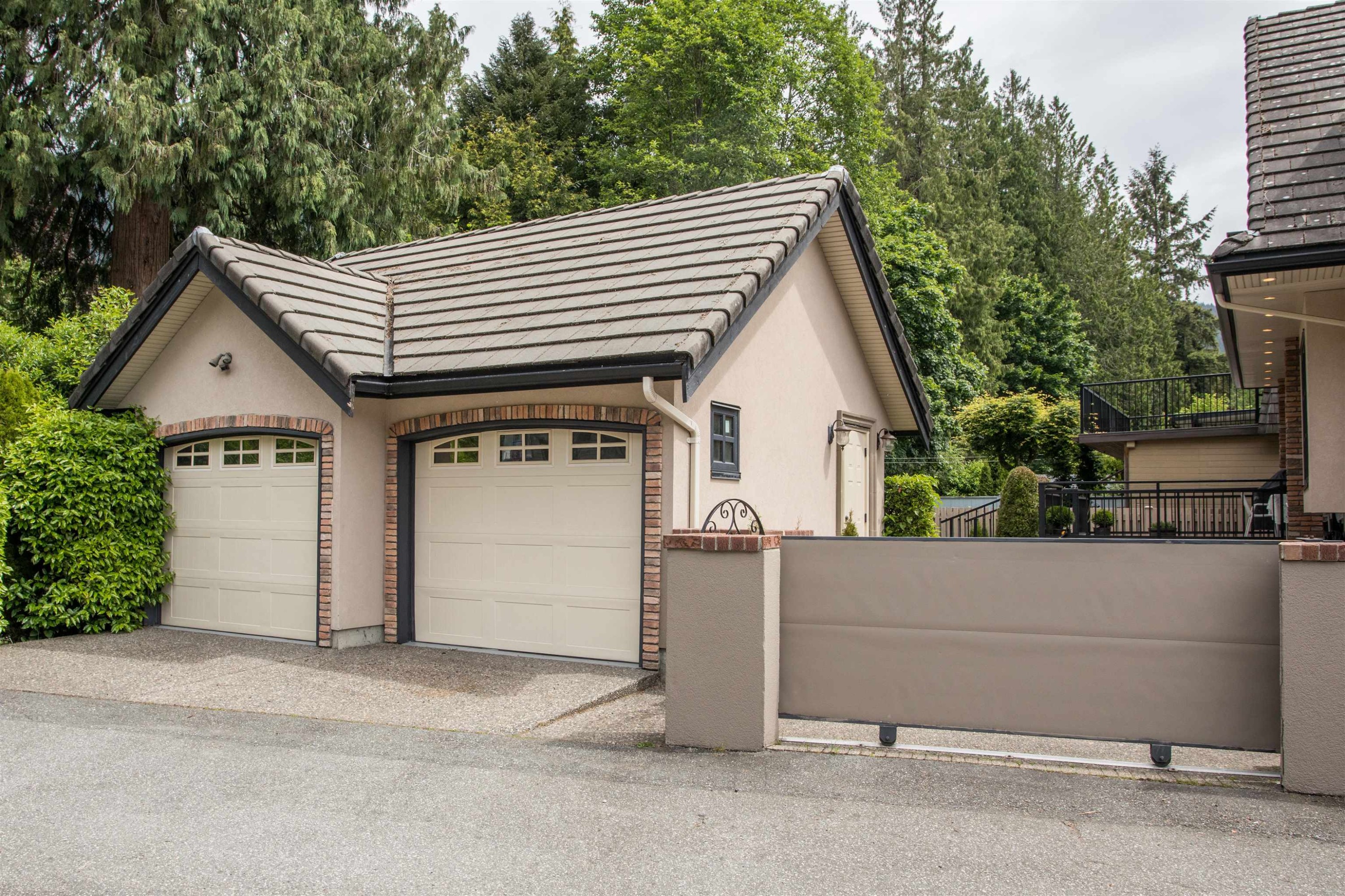









1134


Montroyal

Boulevard,
North Vancouver,




BC
V7R 2H7

