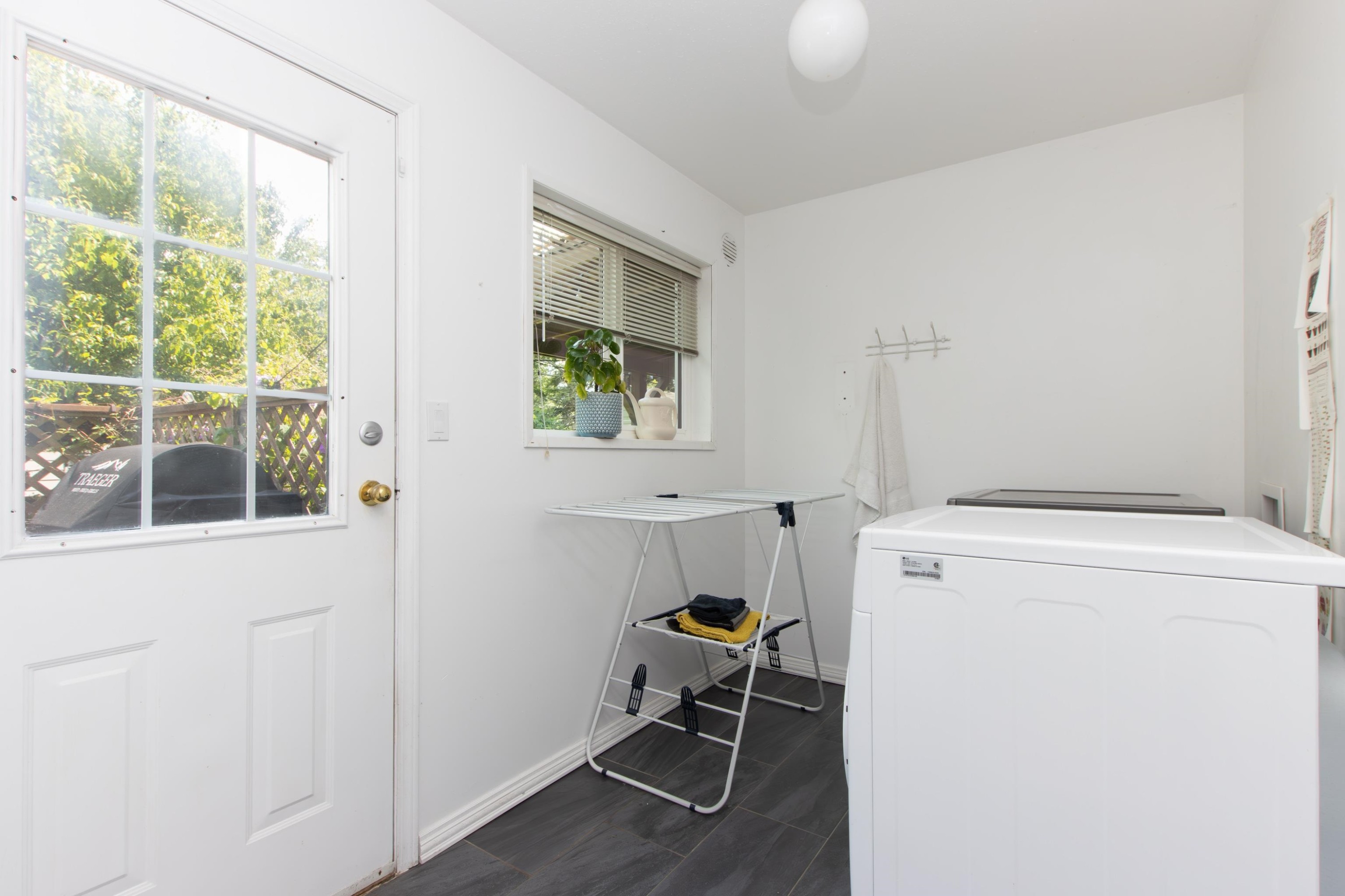 









39710


Government

Road,
Squamish,




BC
V8B 0A5

