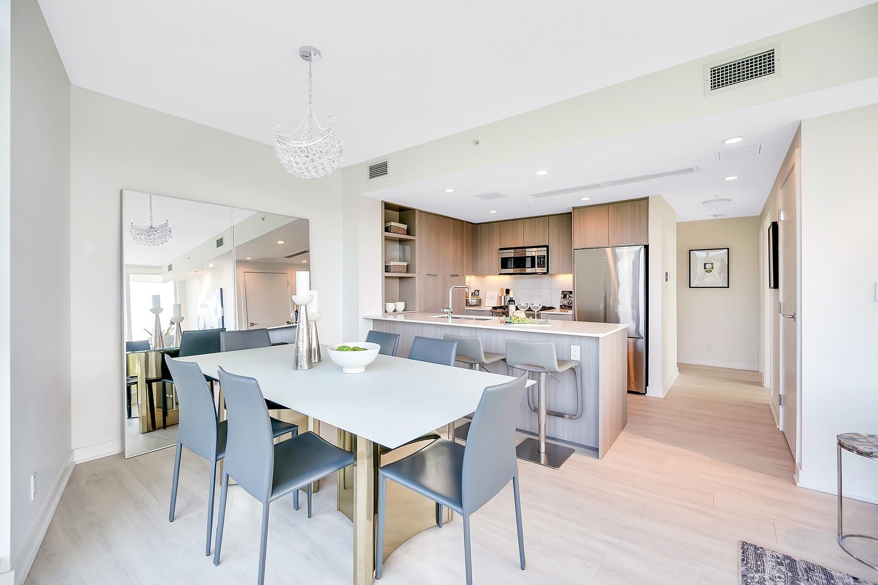 









1401


Hunter

Street, 1607,
North Vancouver,




BC
V7J 0E2

