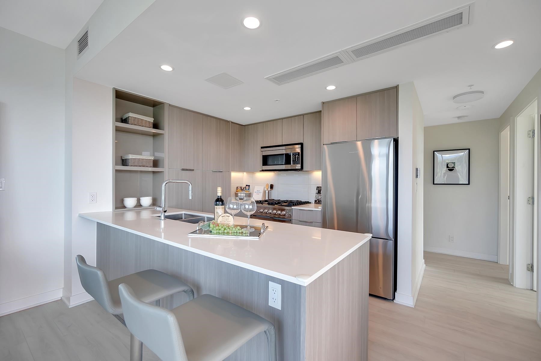 









1401


Hunter

Street, 1607,
North Vancouver,




BC
V7J 0E2

