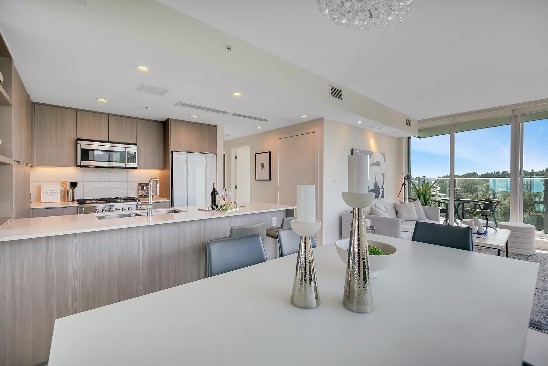 









1401


Hunter

Street, 1607,
North Vancouver,




BC
V7J 0E2

