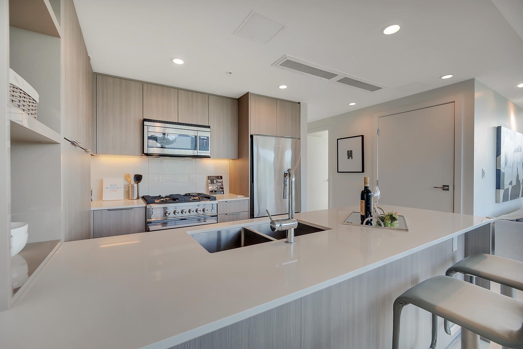 









1401


Hunter

Street, 1607,
North Vancouver,




BC
V7J 0E2

