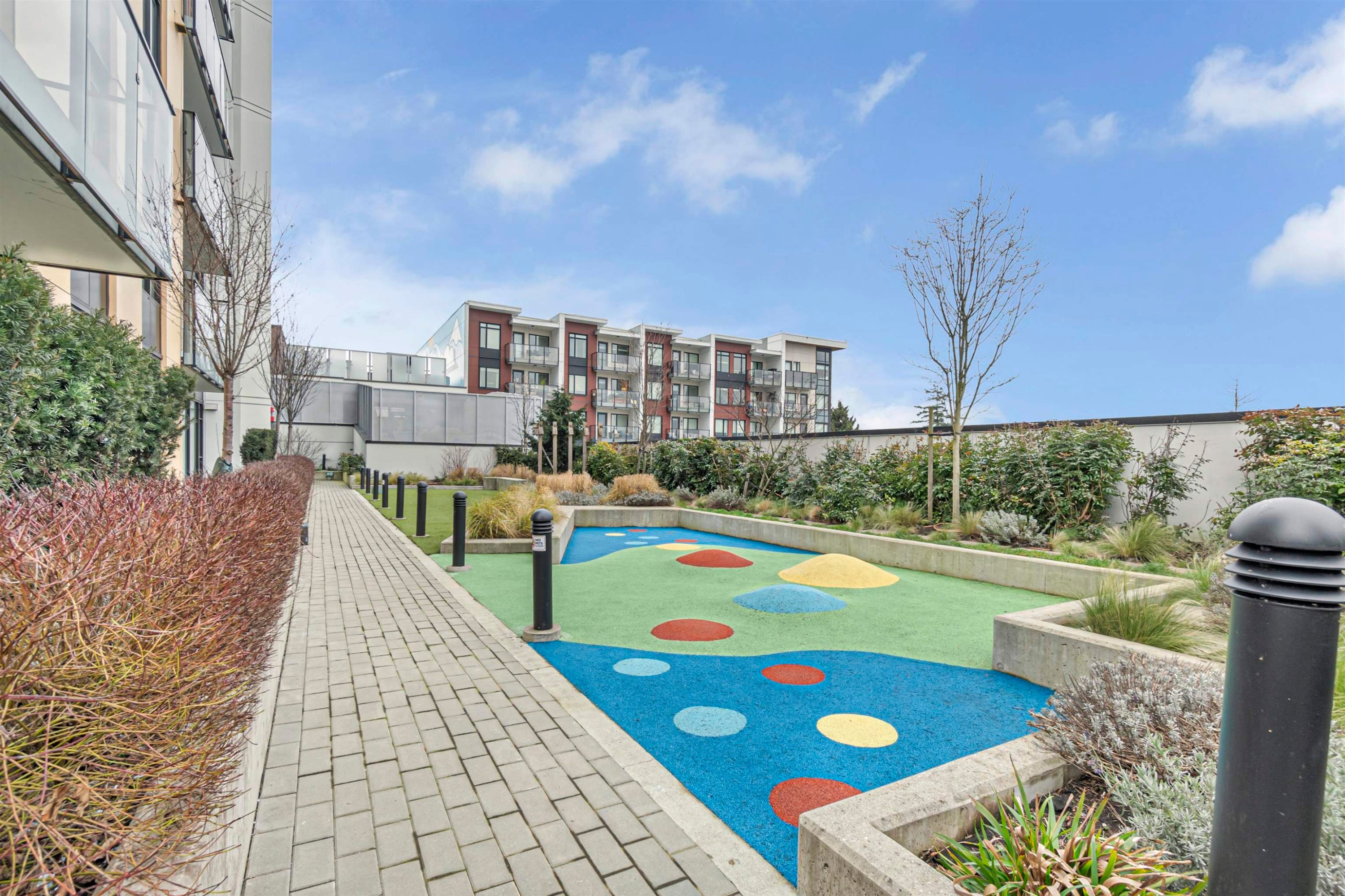 









1401


Hunter

Street, 1607,
North Vancouver,




BC
V7J 0E2

