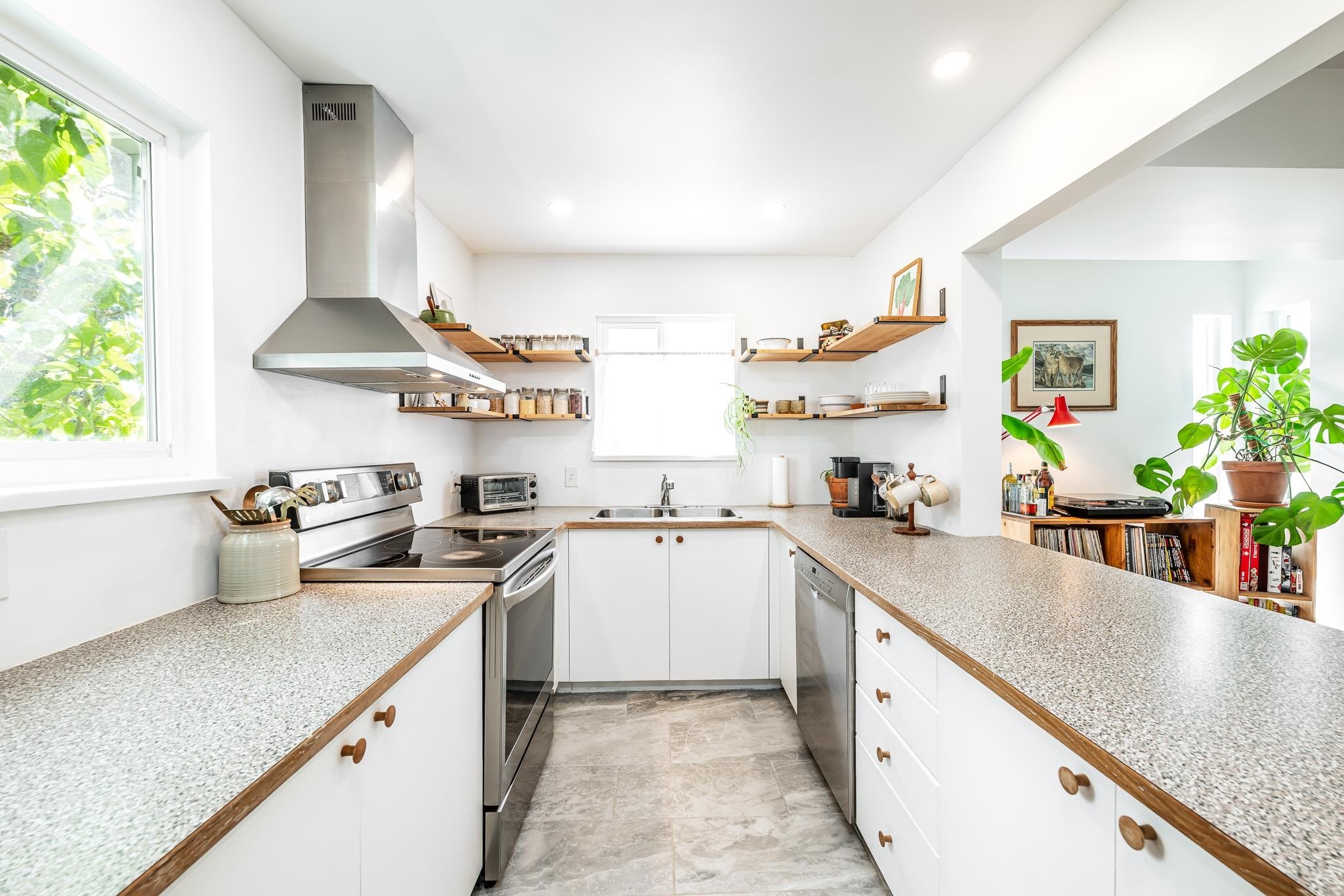 









41449


Government

Road, 28,
Squamish,




BC
V8B 0G4

