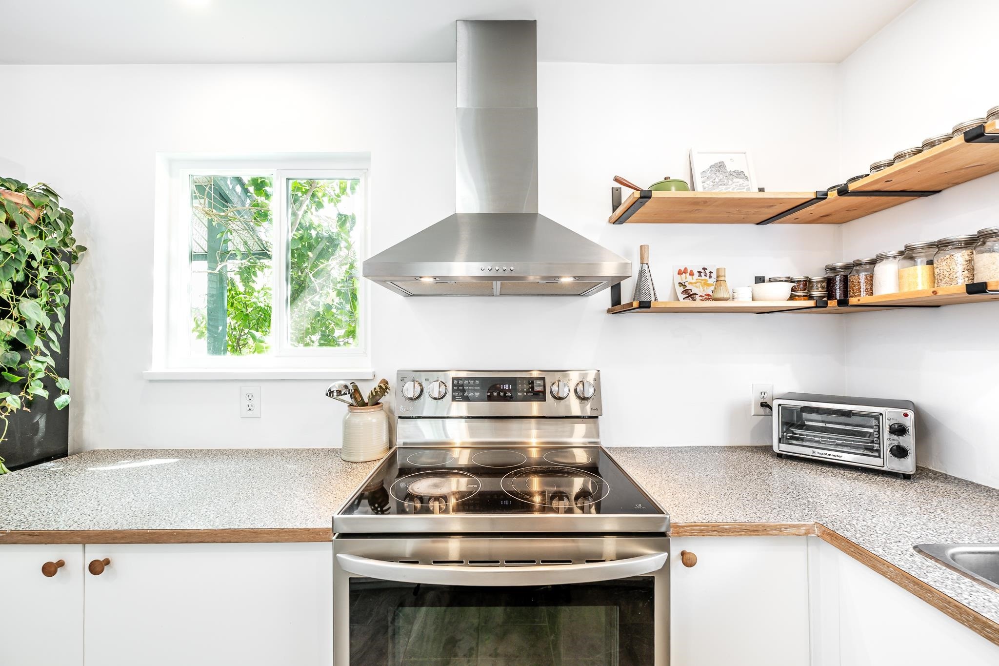 









41449


Government

Road, 28,
Squamish,




BC
V8B 0G4

