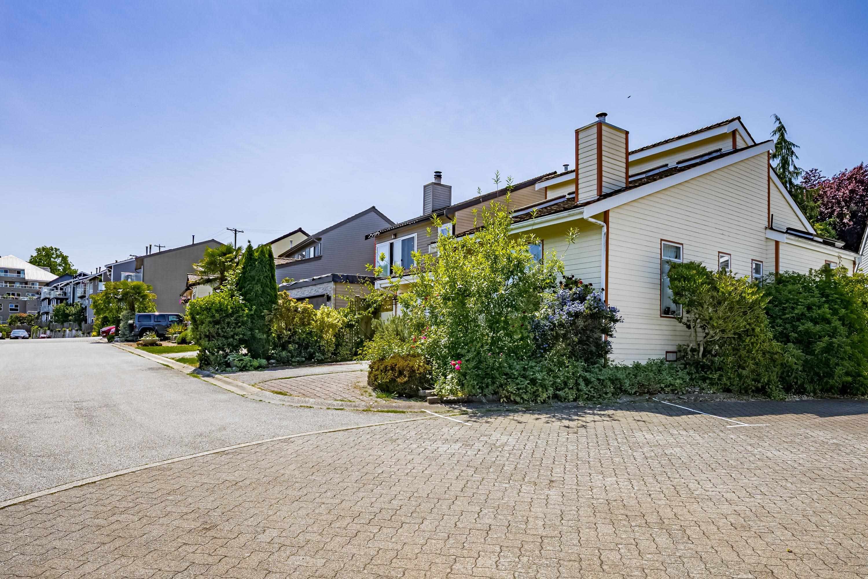 









1472


Village Green

Wynd,
Tsawwassen,




BC
V4L 2K4

