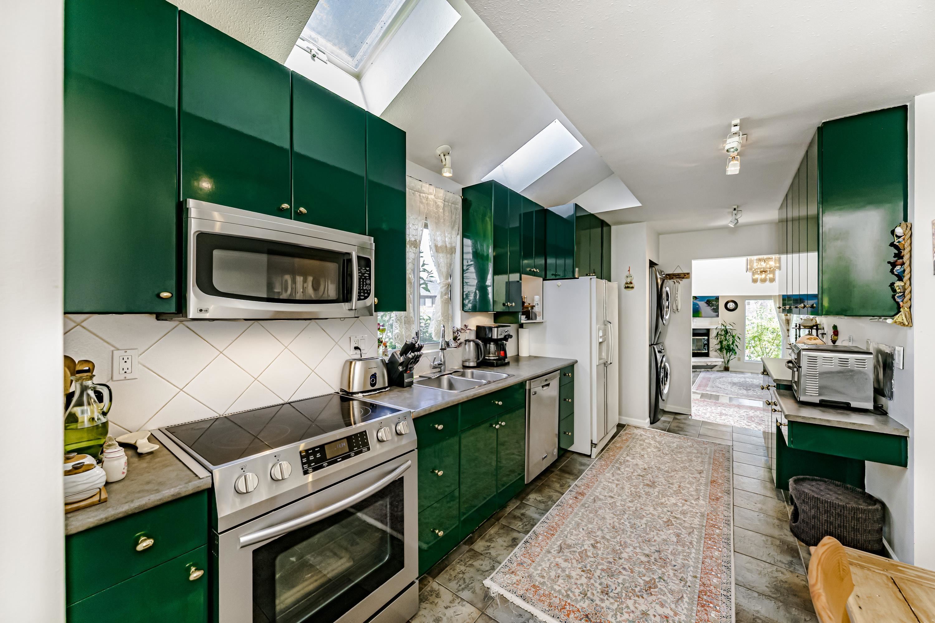 









1472


Village Green

Wynd,
Tsawwassen,




BC
V4L 2K4

