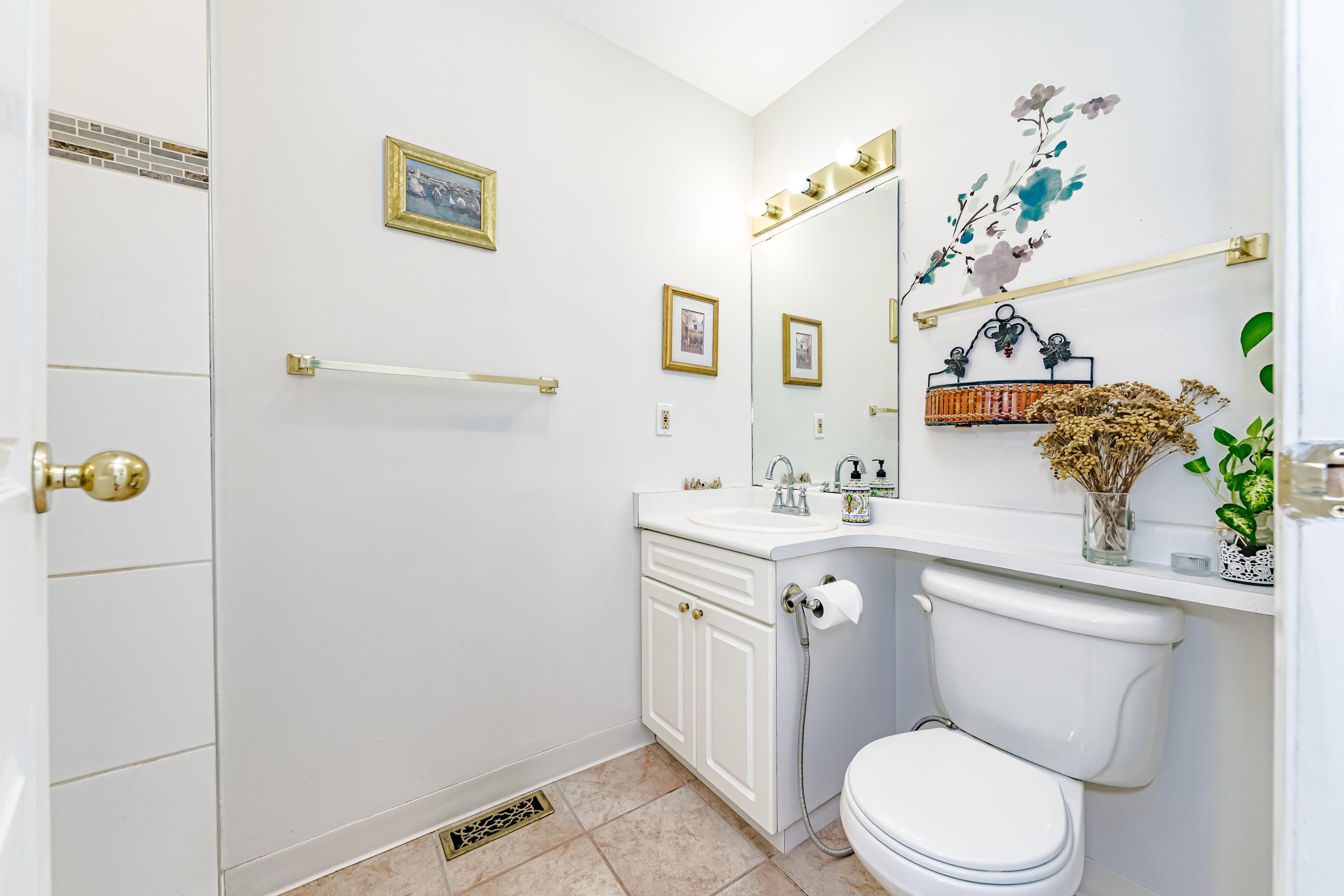 









1472


Village Green

Wynd,
Tsawwassen,




BC
V4L 2K4

