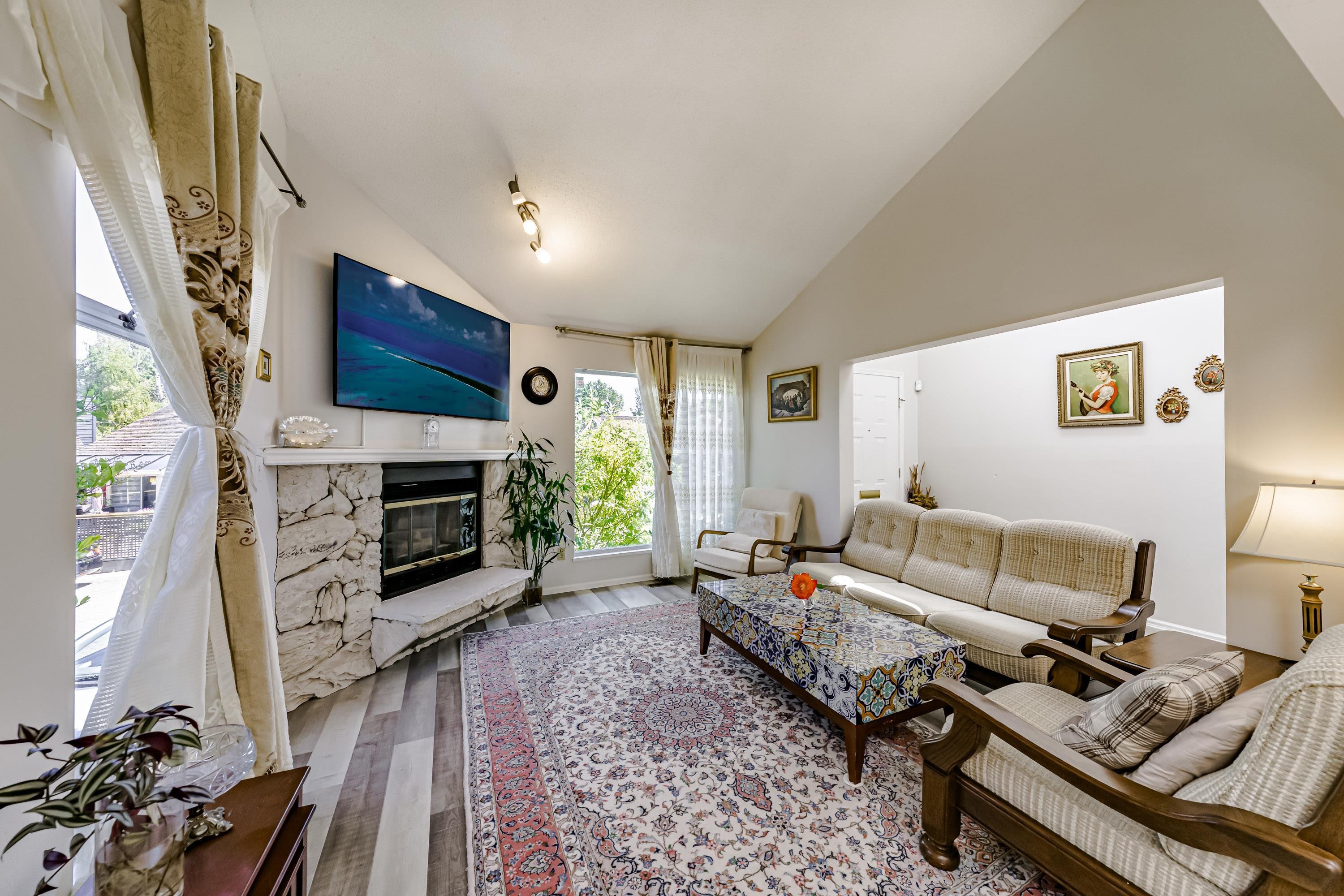









1472


Village Green

Wynd,
Tsawwassen,




BC
V4L 2K4

